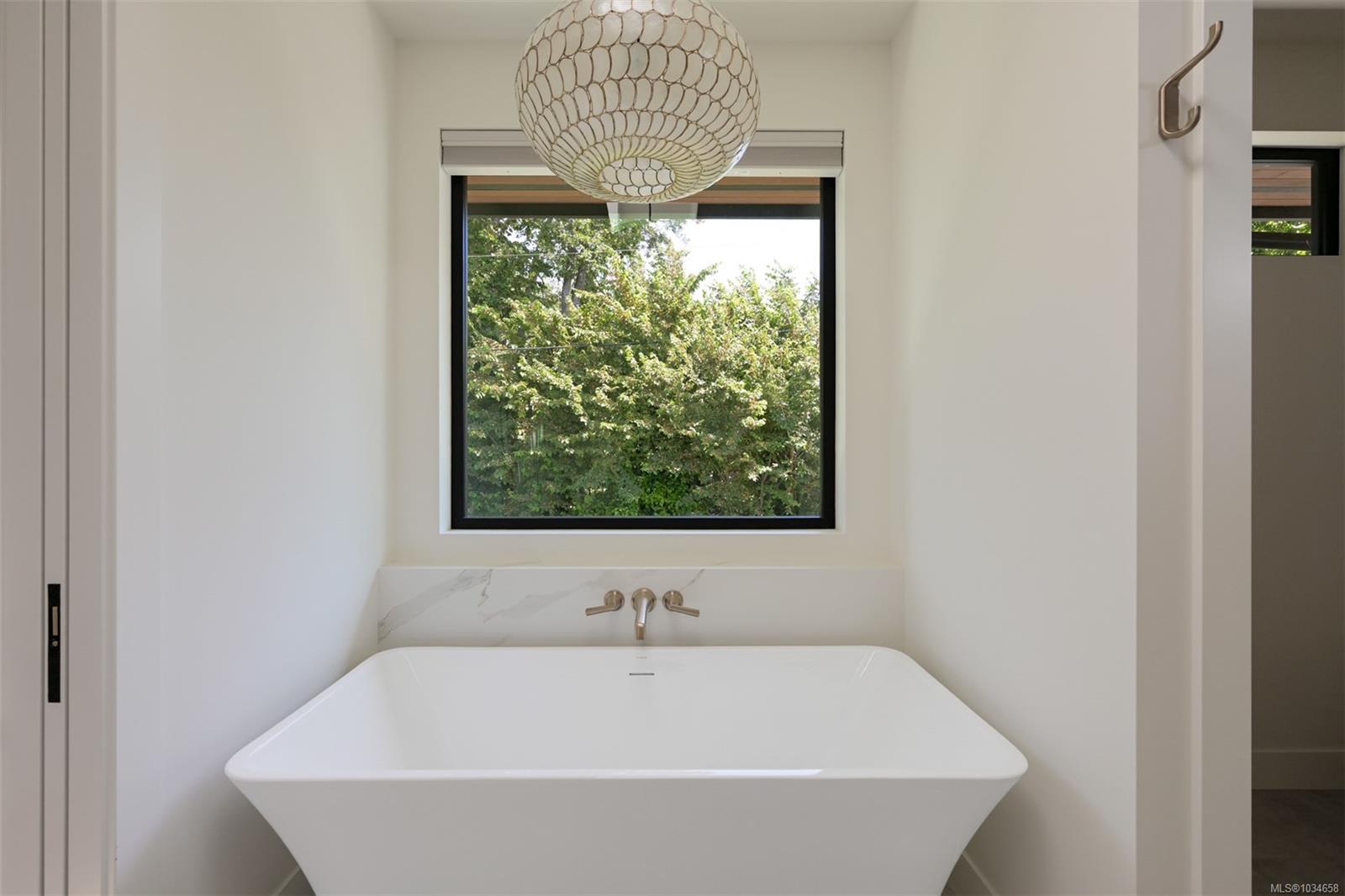 717 Robleda Cres