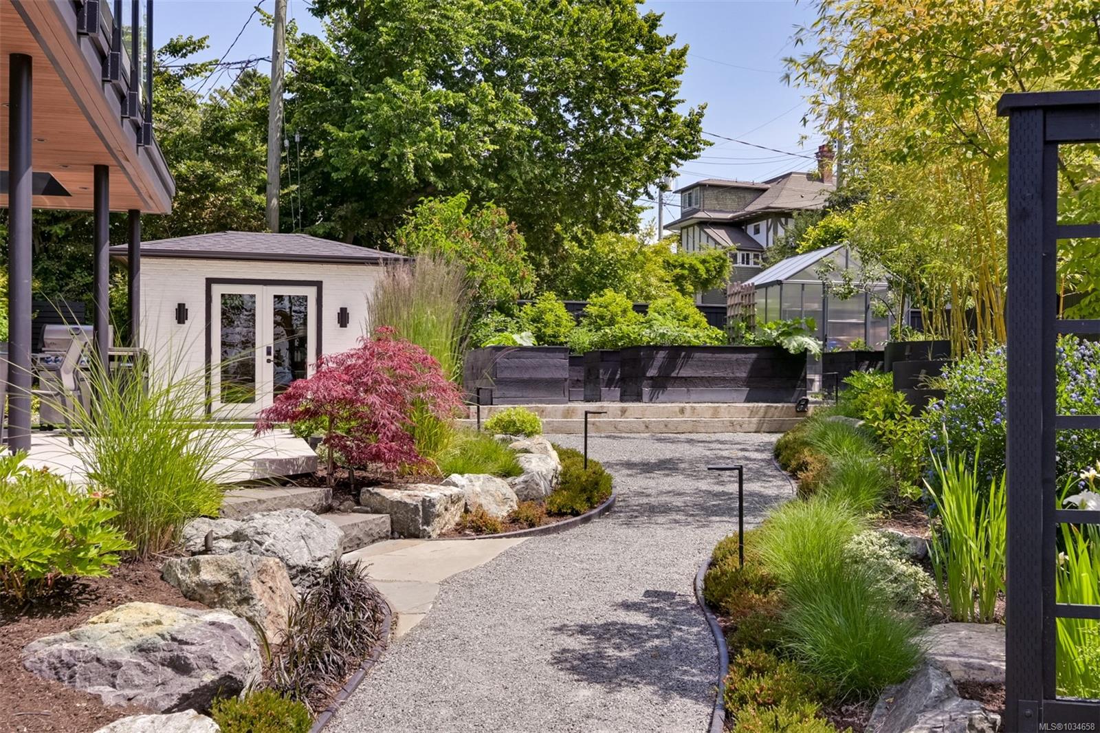 717 Robleda Cres