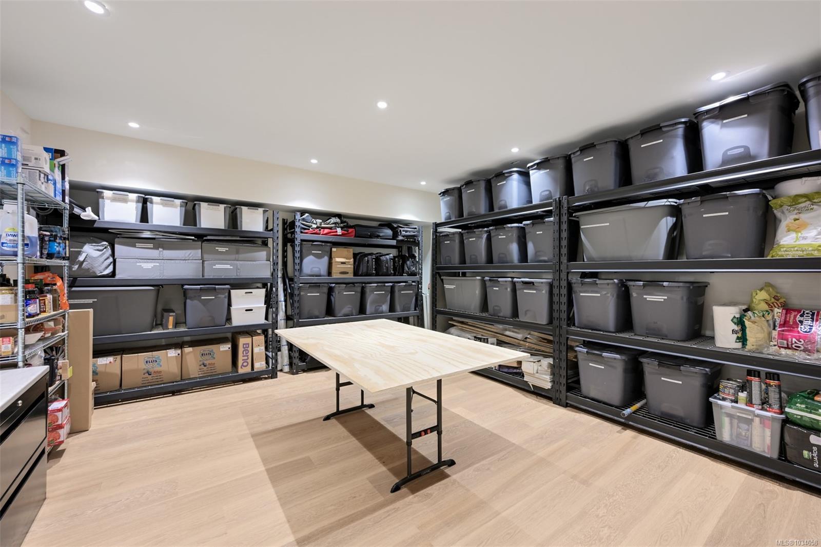 717 Robleda Cres