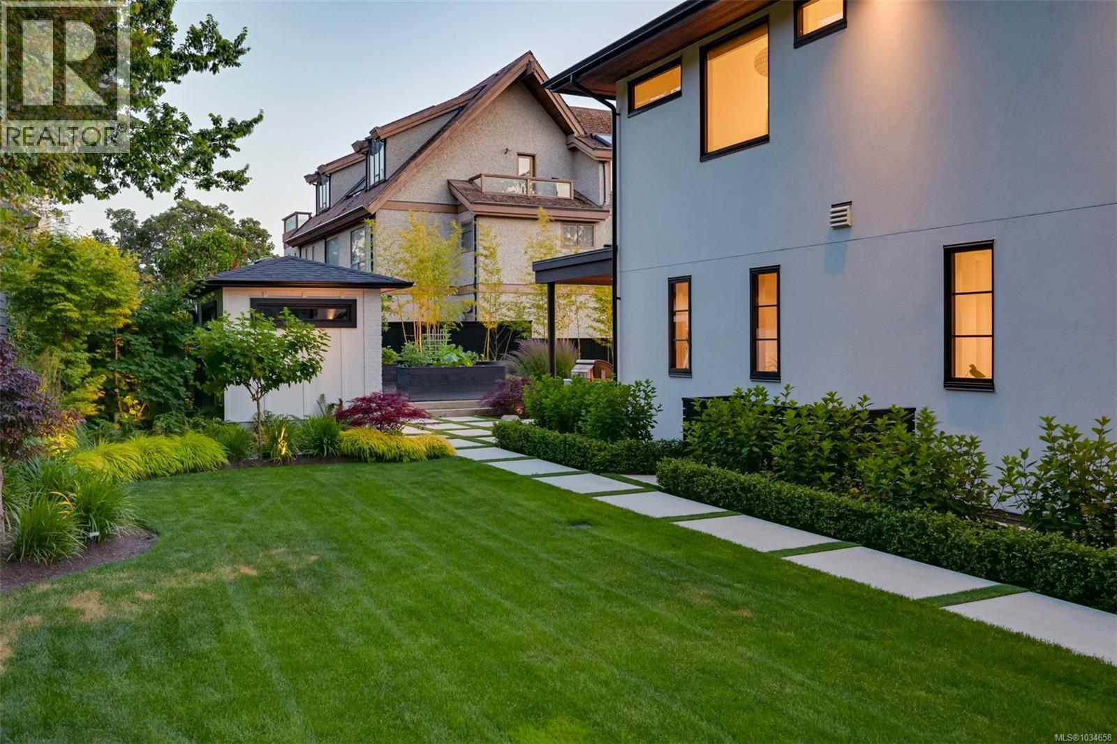 717 Robleda Cres