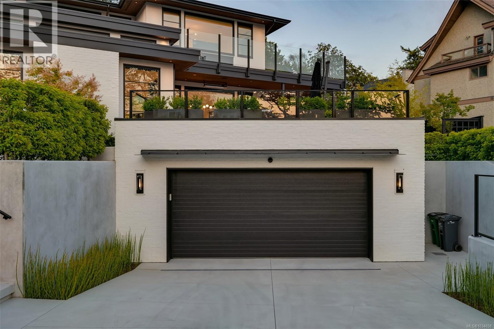 717 Robleda Cres