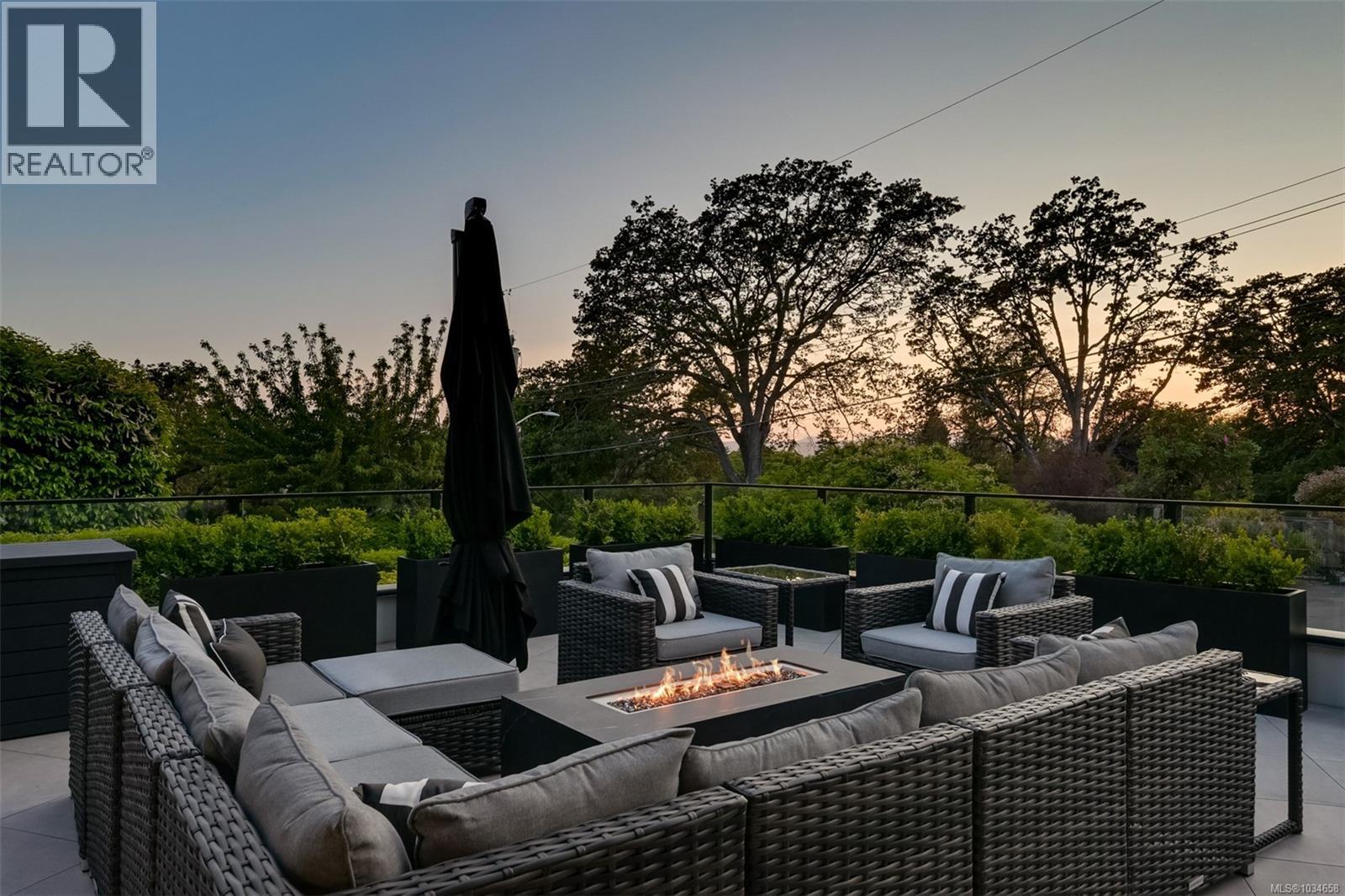 717 Robleda Cres
