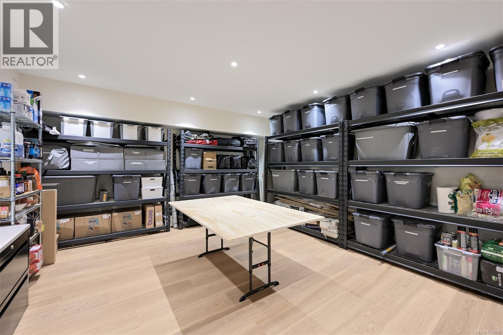 717 Robleda Cres