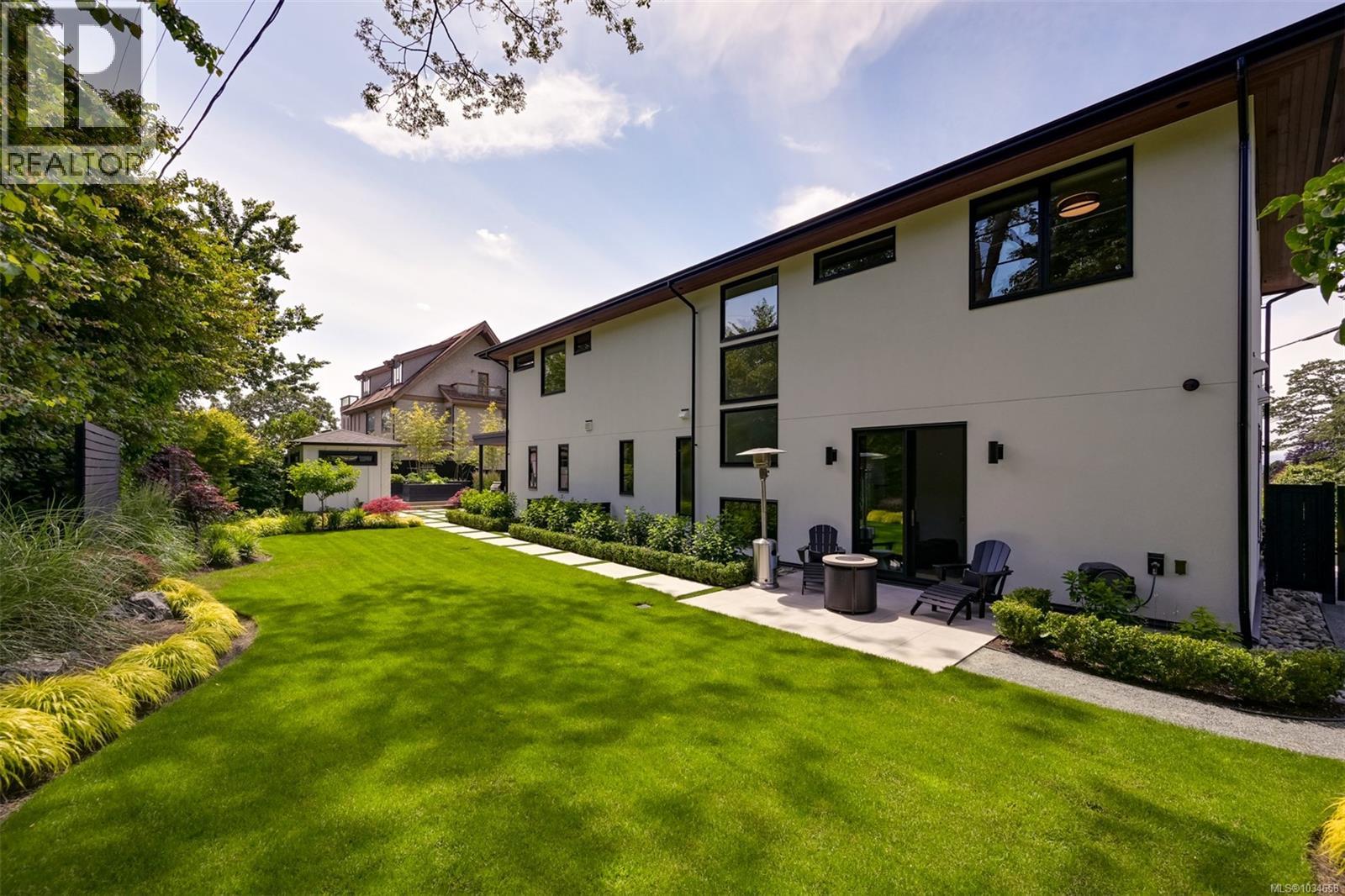 717 Robleda Cres
