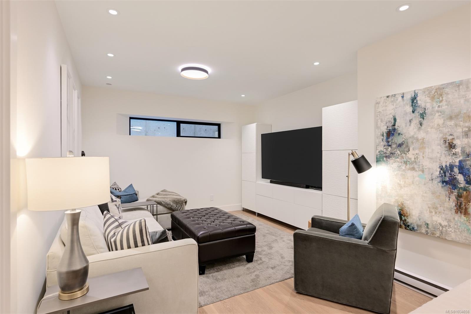 717 Robleda Cres