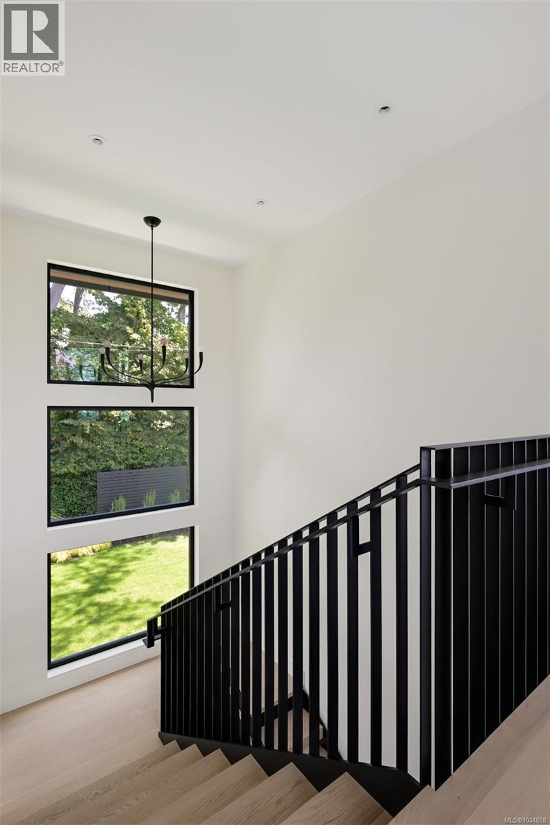717 Robleda Cres