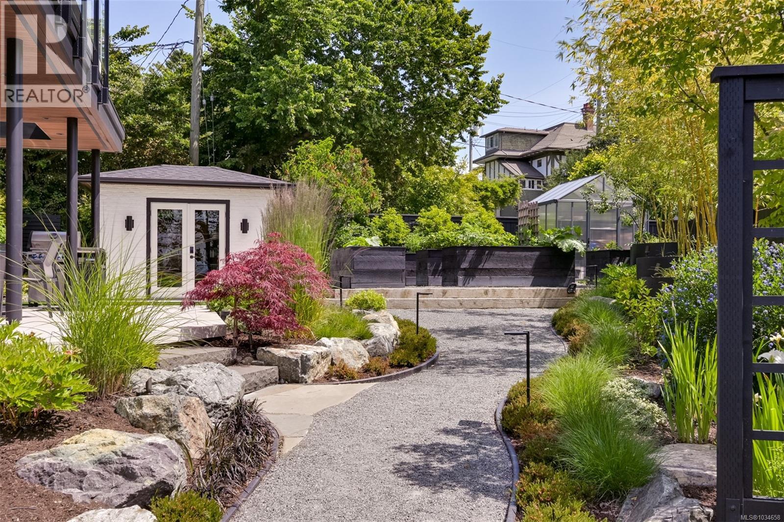 717 Robleda Cres