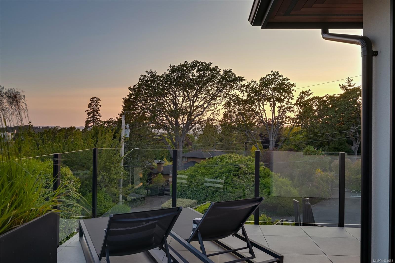 717 Robleda Cres