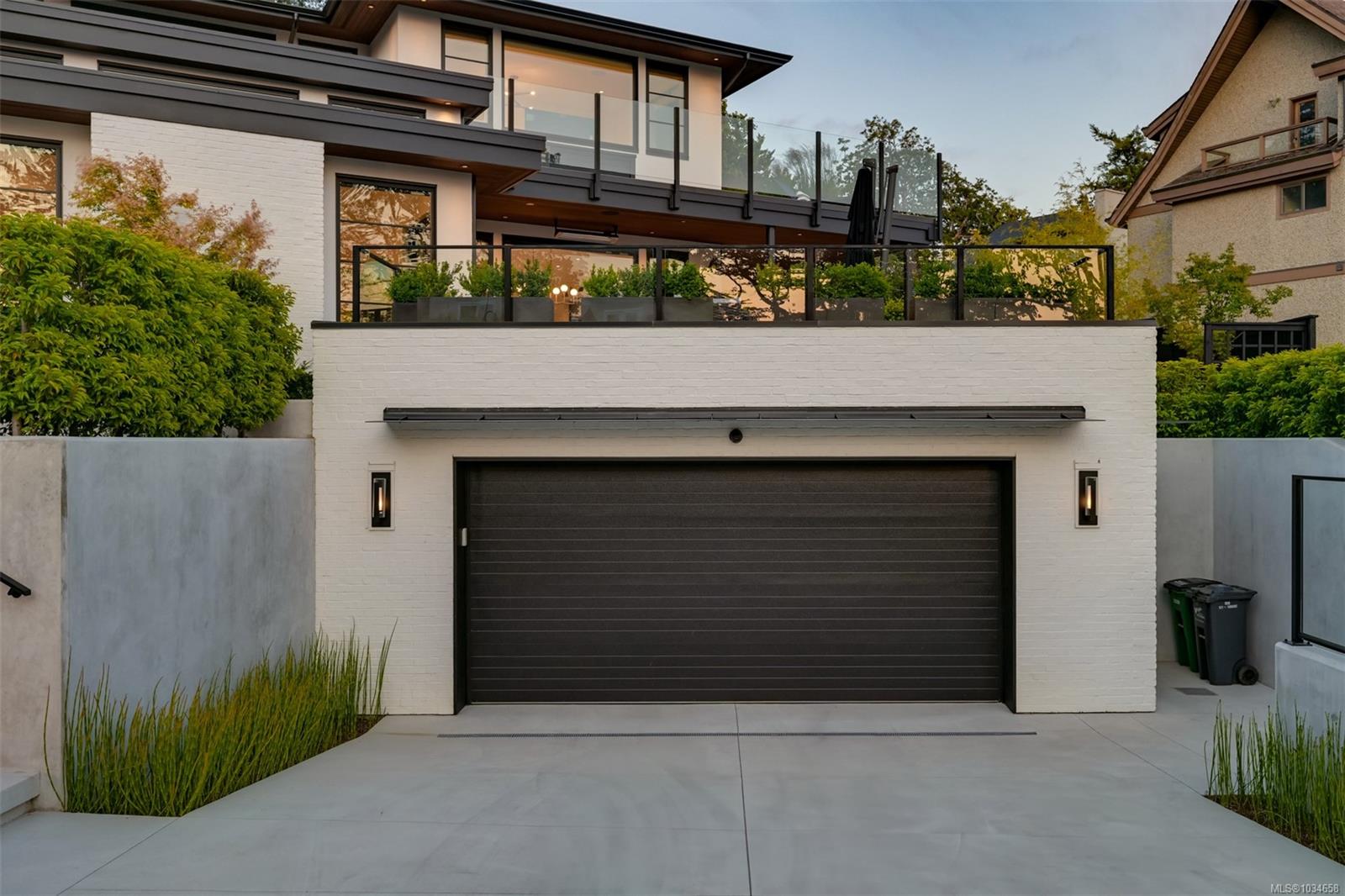 717 Robleda Cres