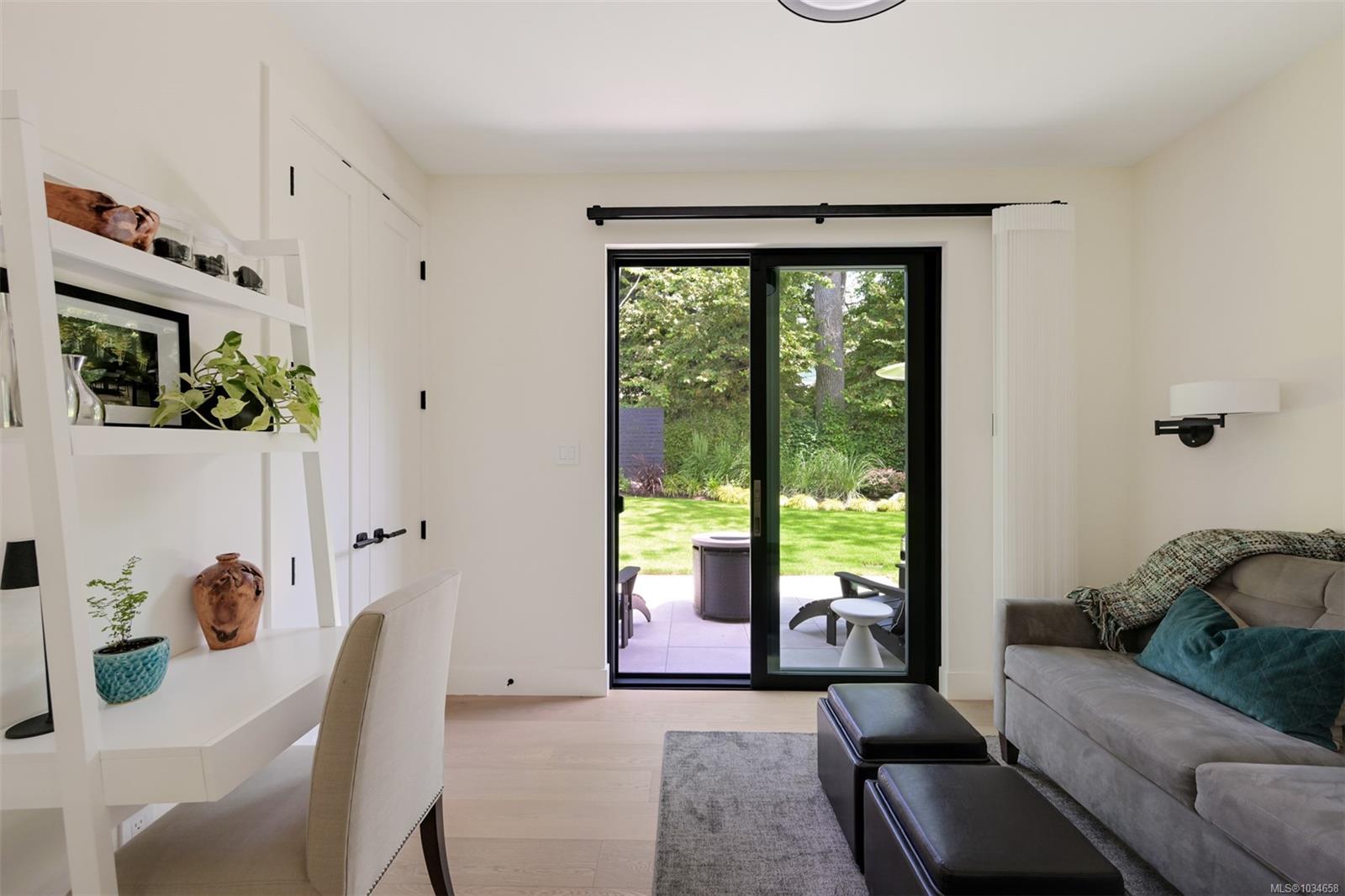 717 Robleda Cres
