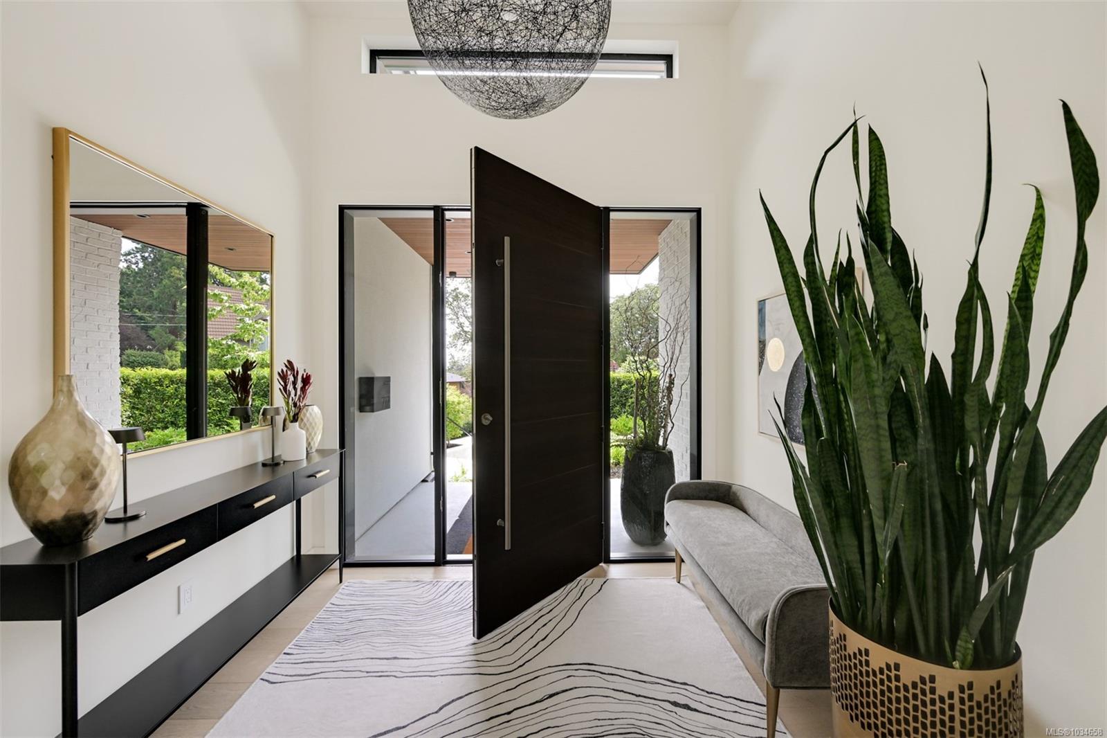 717 Robleda Cres