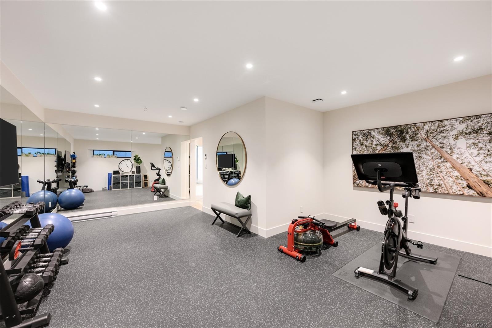 717 Robleda Cres