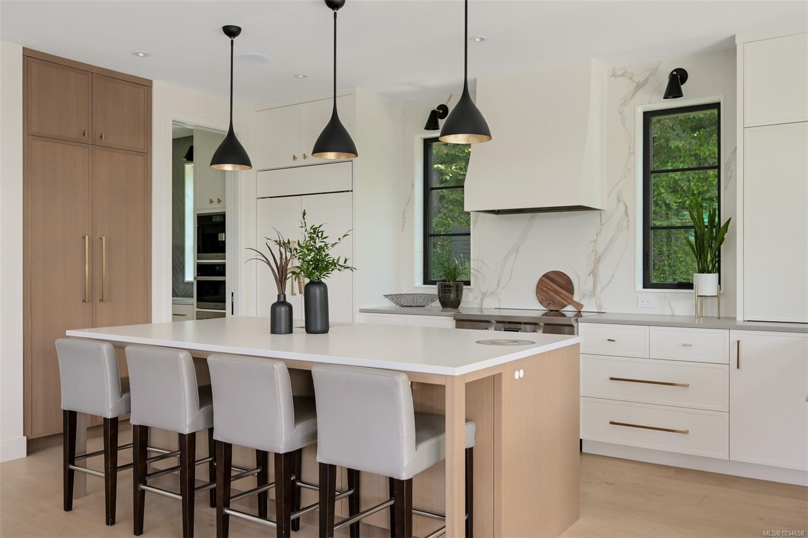 717 Robleda Cres
