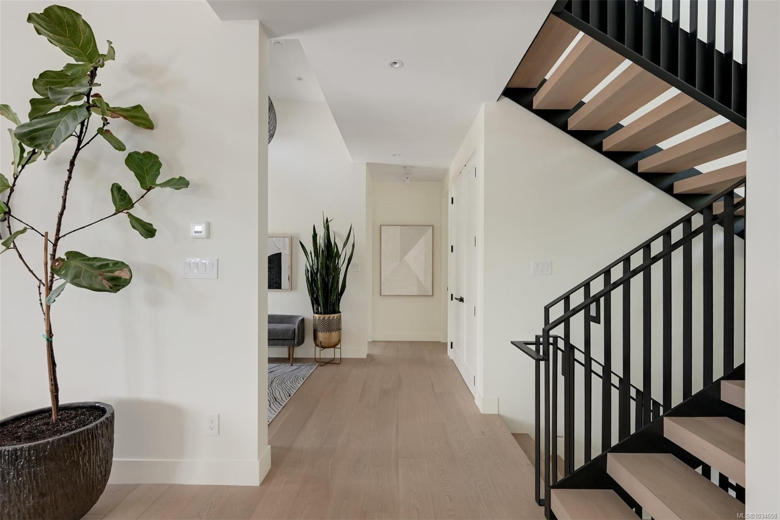 717 Robleda Cres