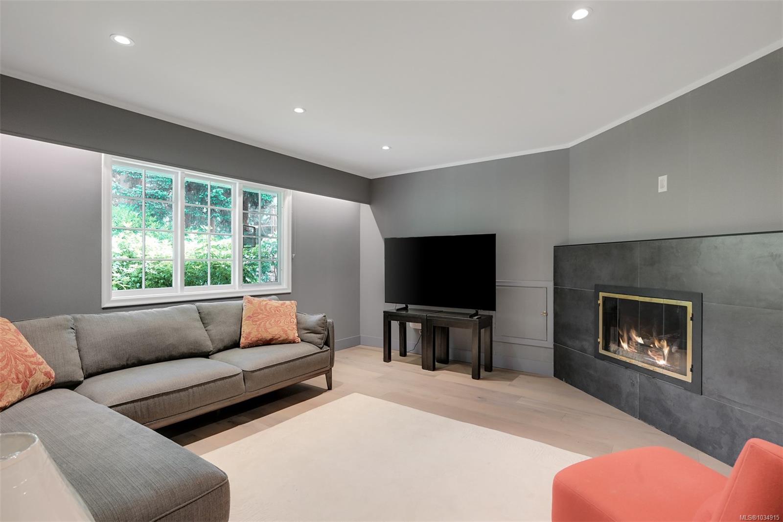 2861 Tudor Ave