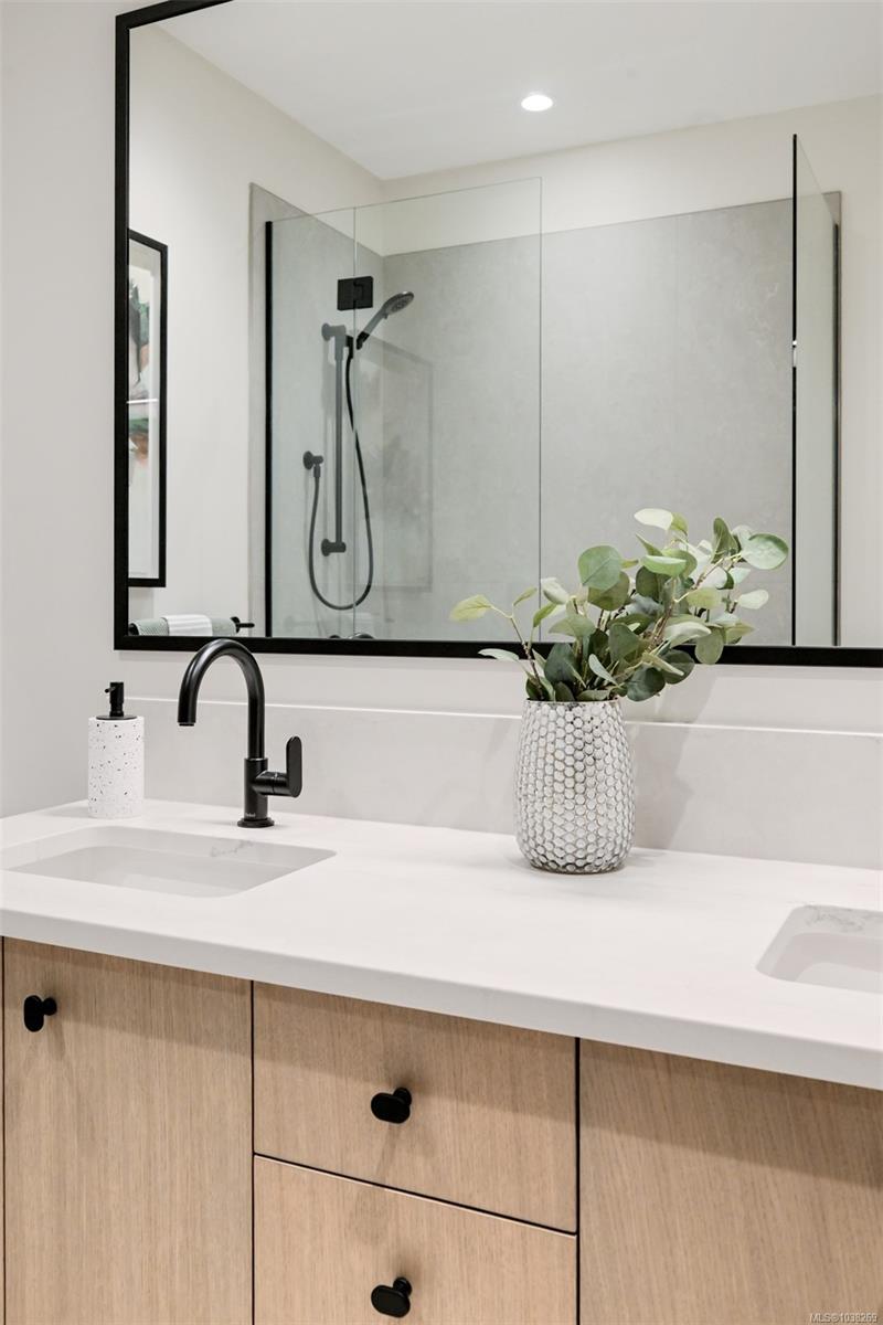 3-5032 Wesley Rd Unit: #3