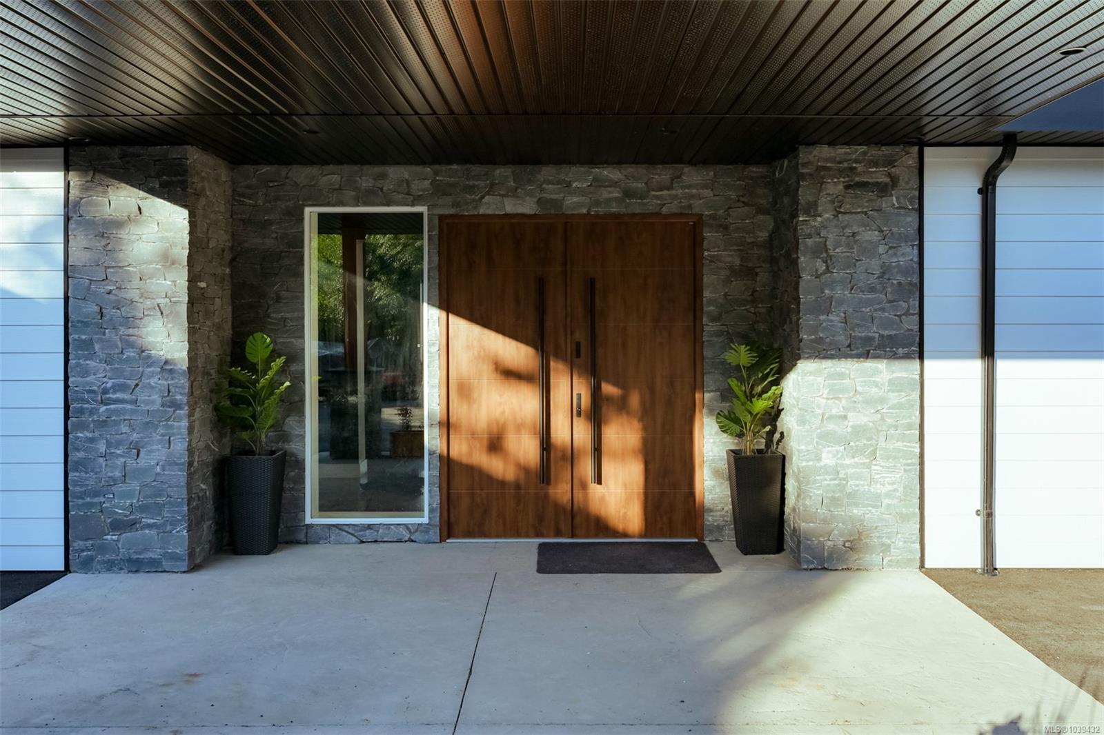 3979 Goldstream Heights Dr