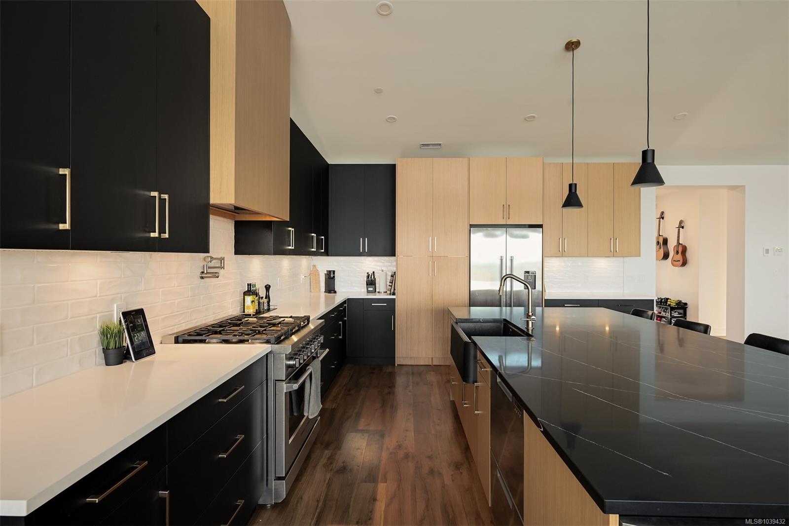 3979 Goldstream Heights Dr