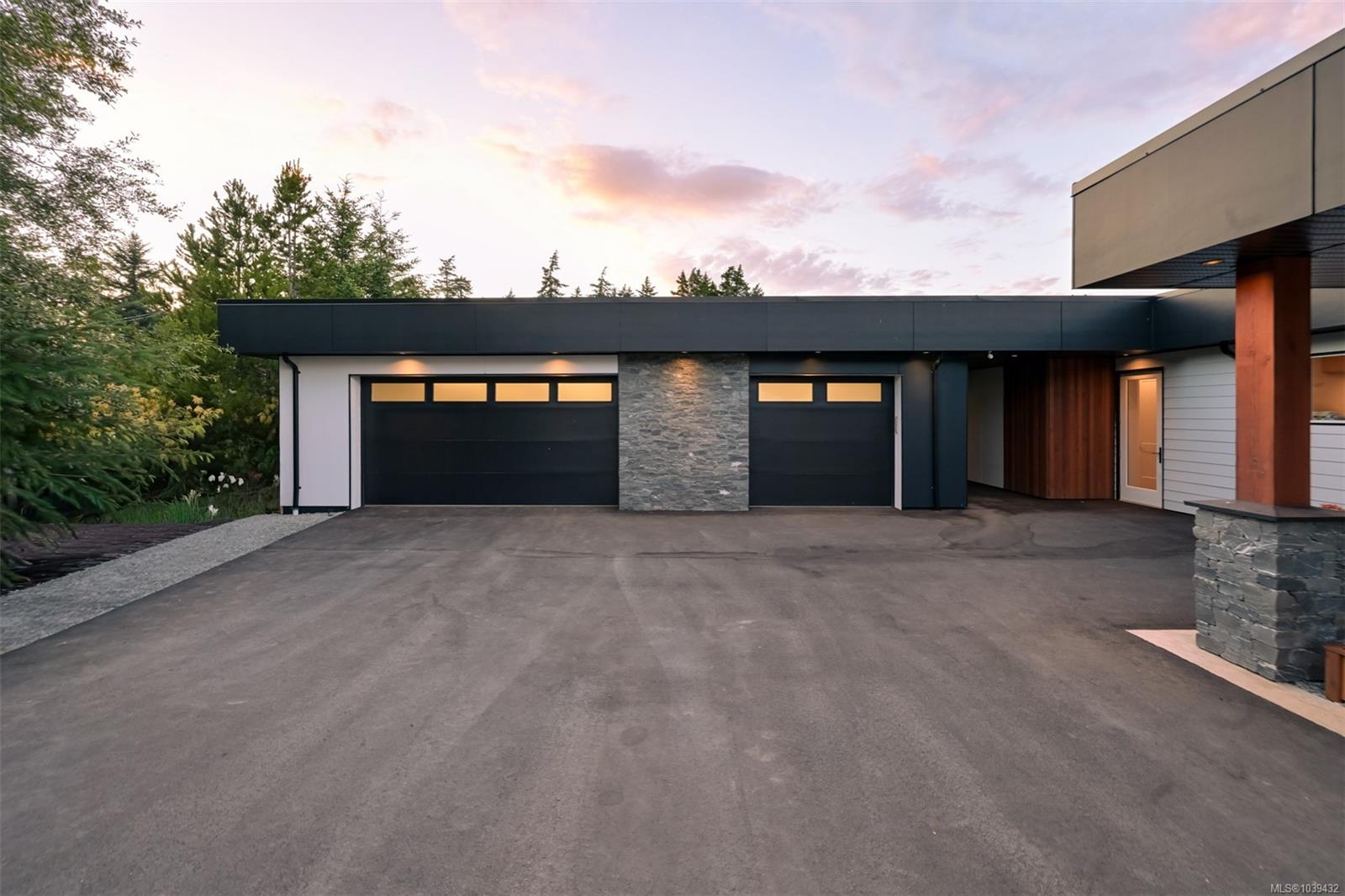 3979 Goldstream Heights Dr