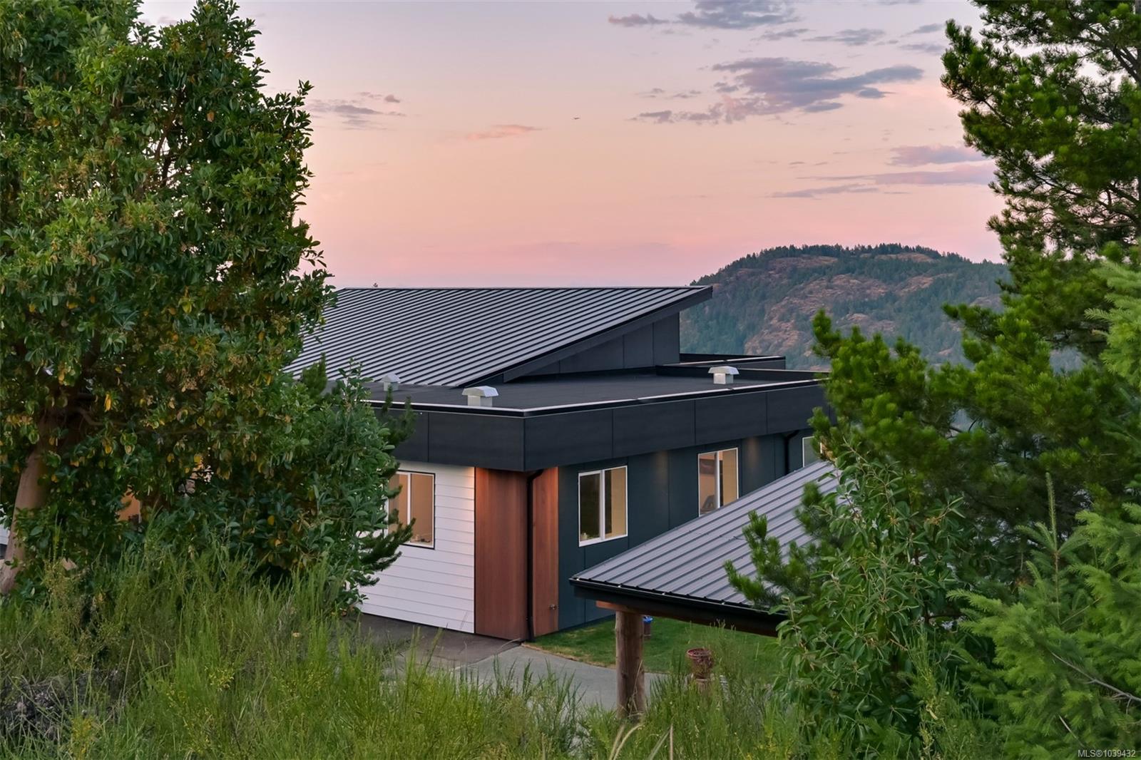 3979 Goldstream Heights Dr