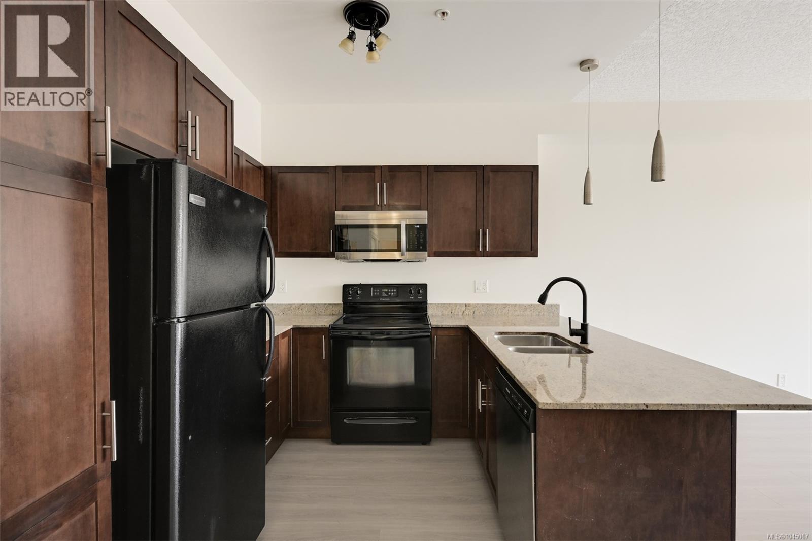 305 2220 Sooke Rd