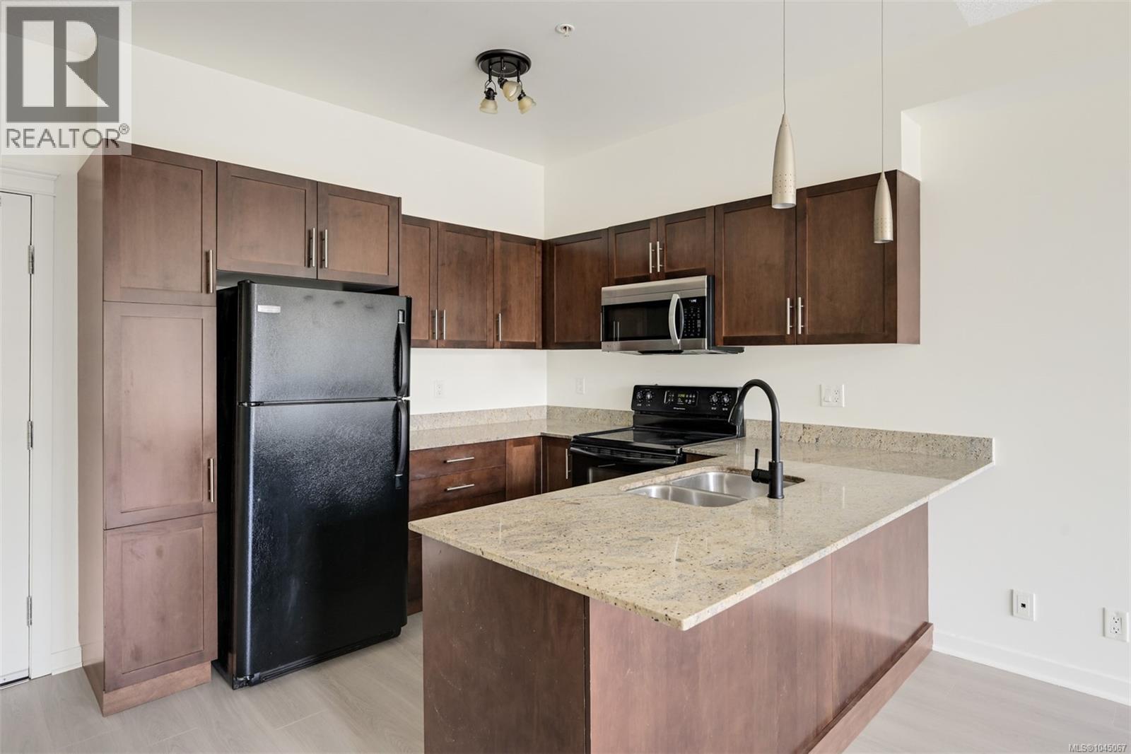 305 2220 Sooke Rd