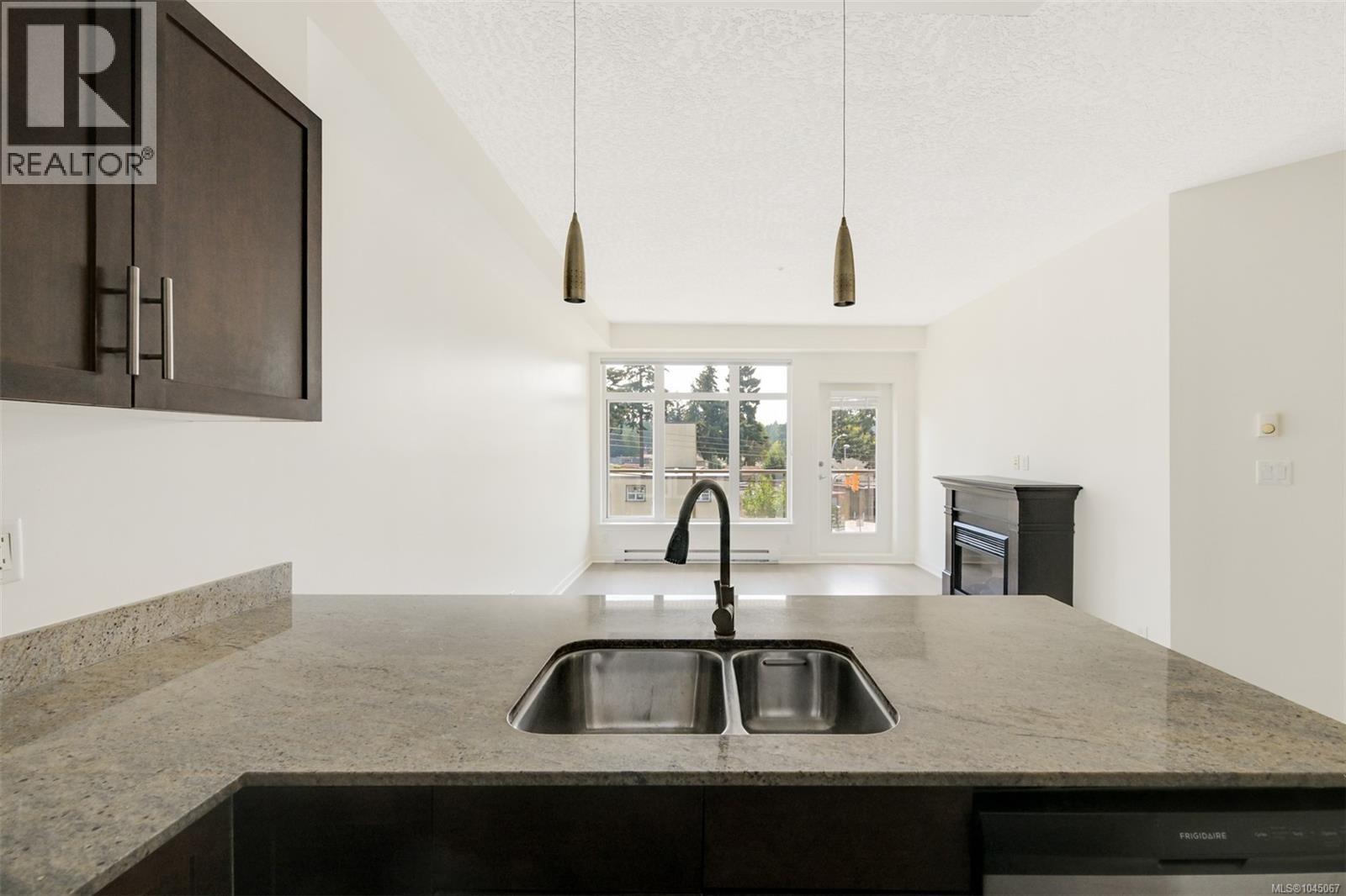 305 2220 Sooke Rd