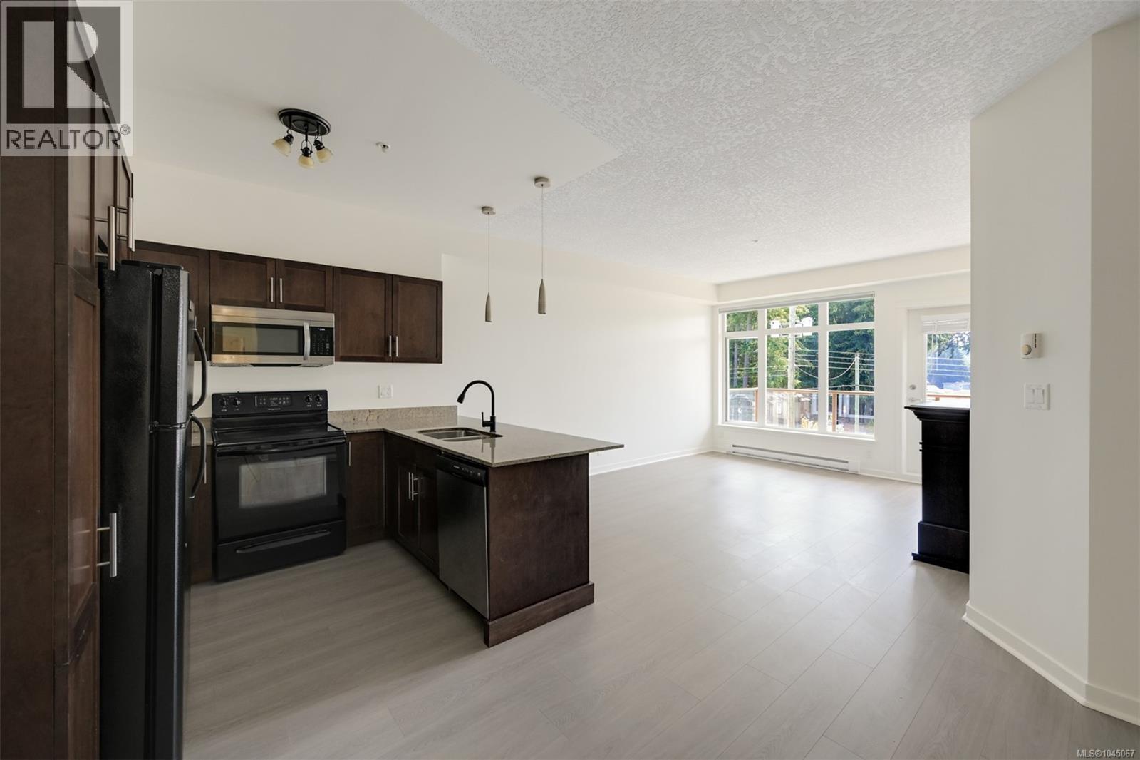305 2220 Sooke Rd