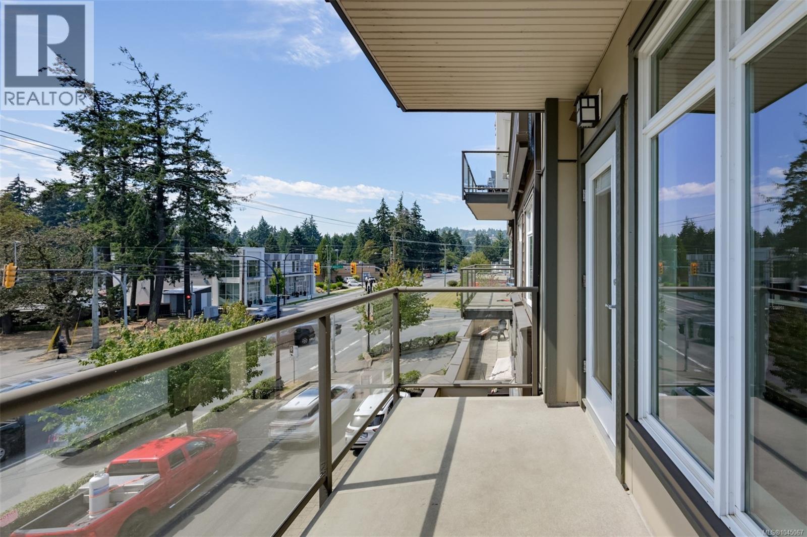 305 2220 Sooke Rd