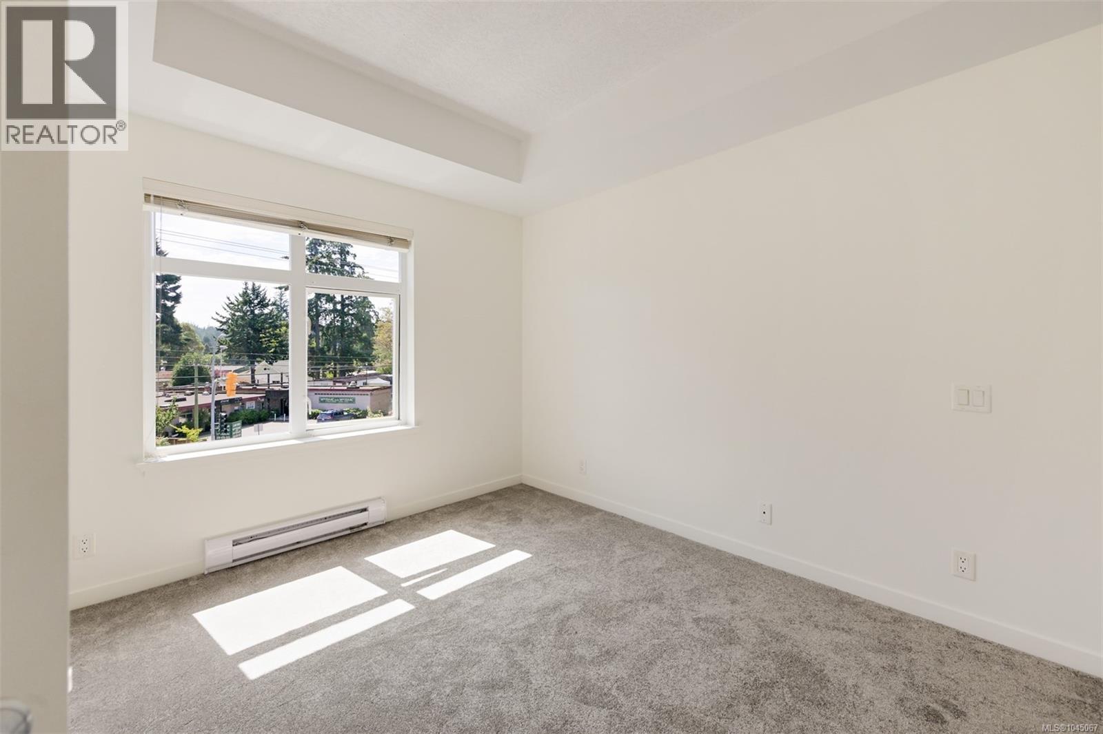 305 2220 Sooke Rd