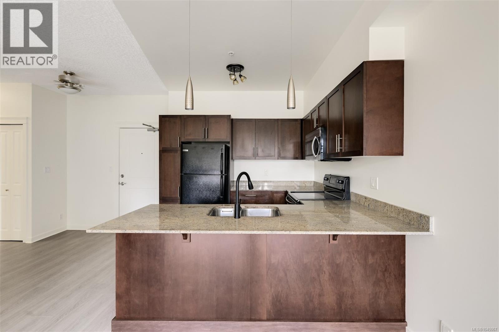 305 2220 Sooke Rd