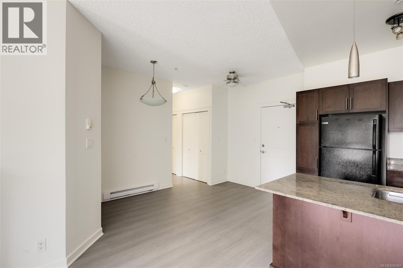 305 2220 Sooke Rd