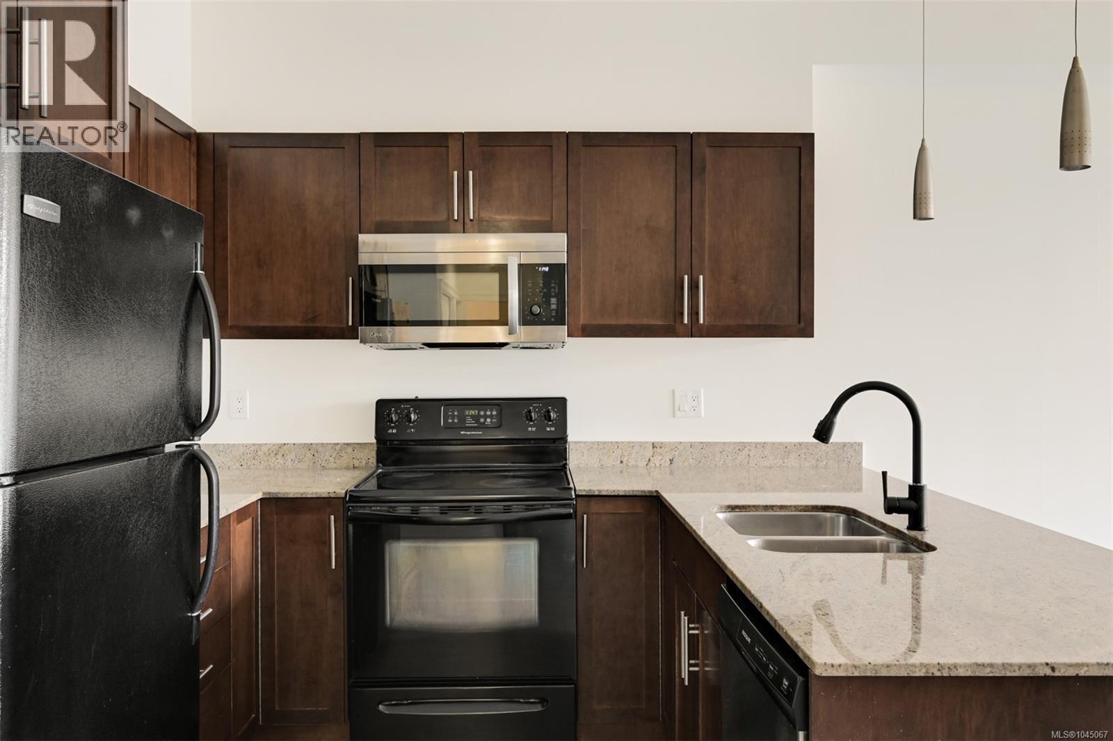 305 2220 Sooke Rd