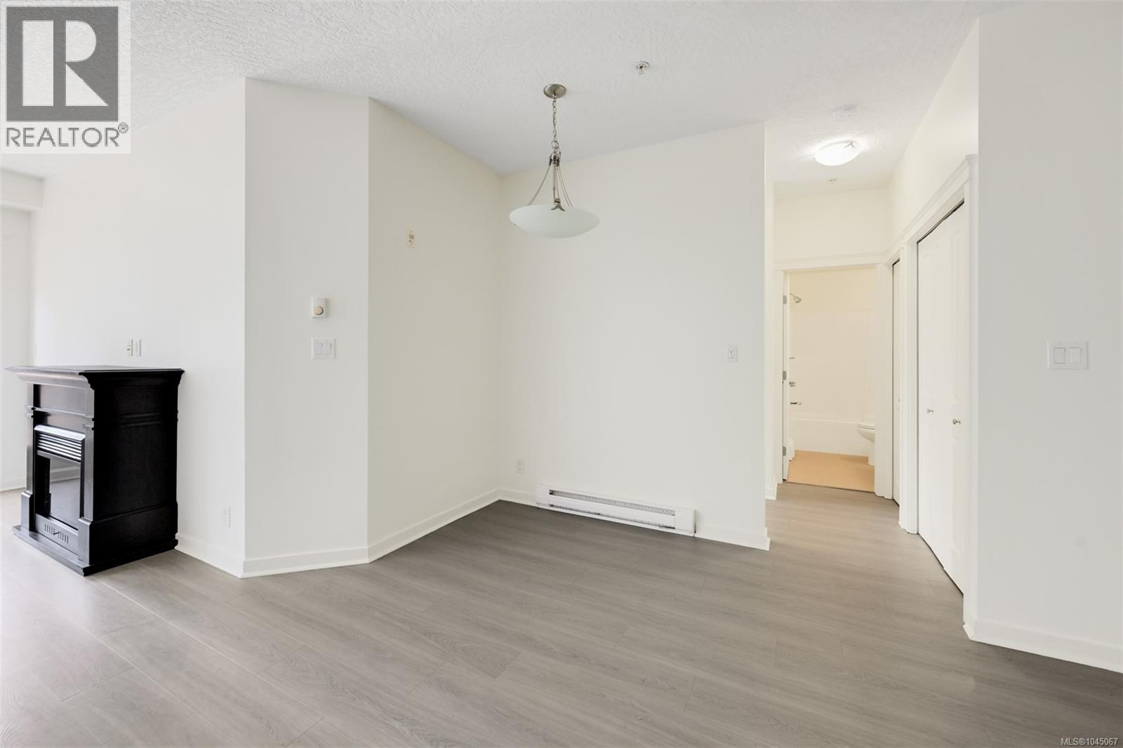 305 2220 Sooke Rd
