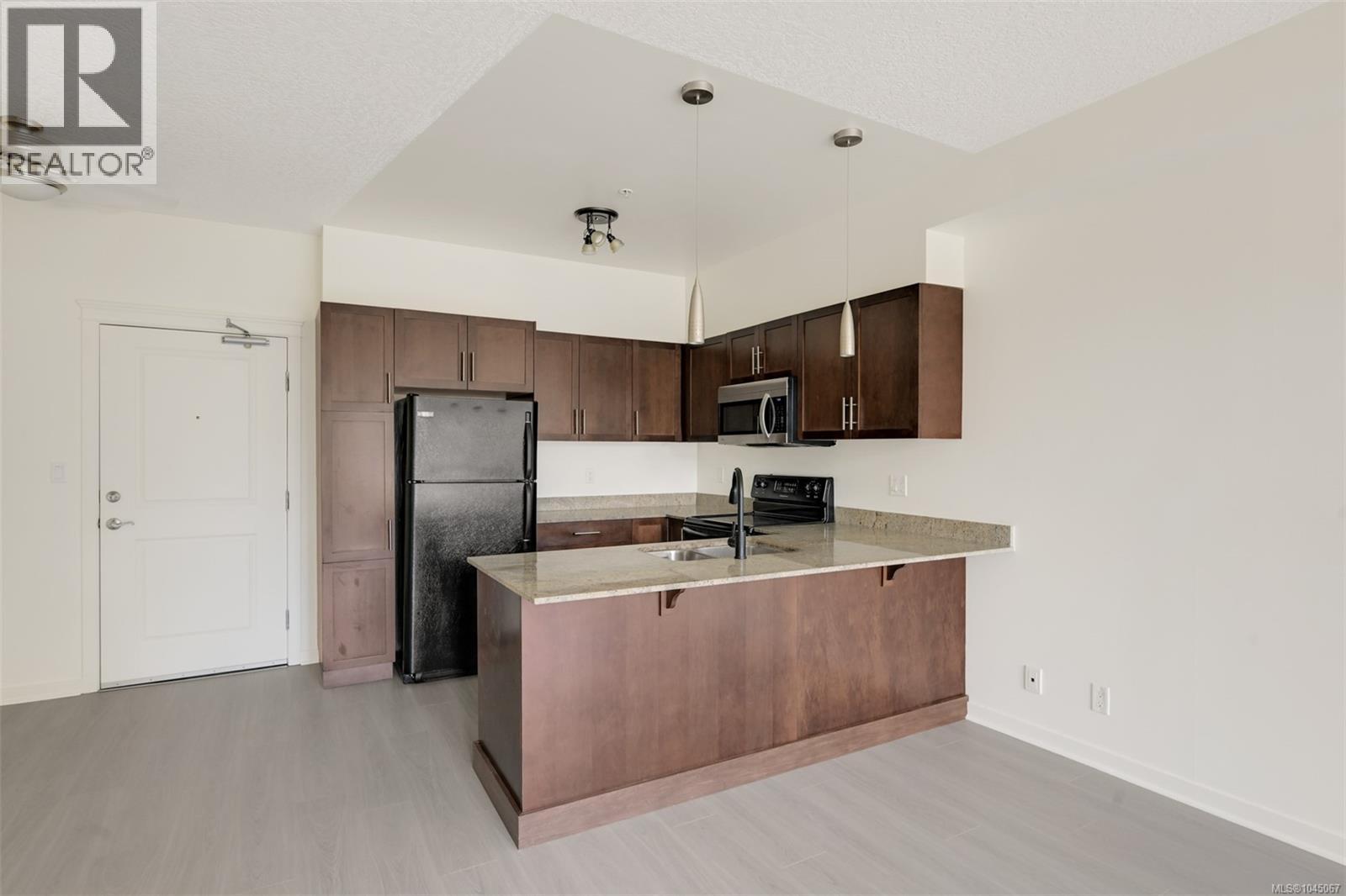 305 2220 Sooke Rd