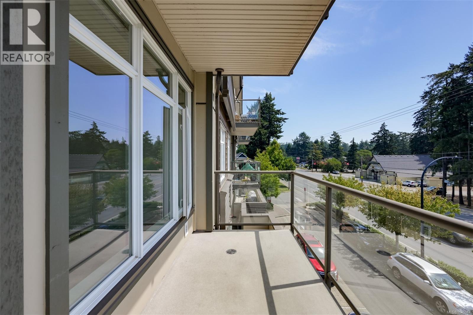 305 2220 Sooke Rd