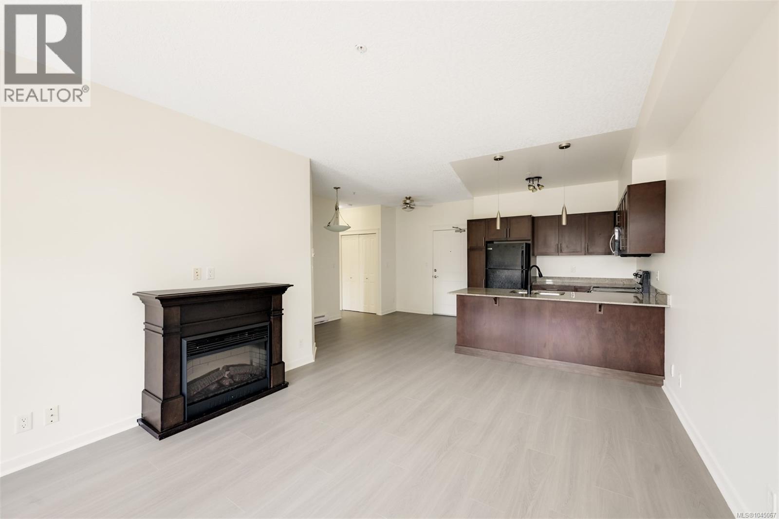 305 2220 Sooke Rd
