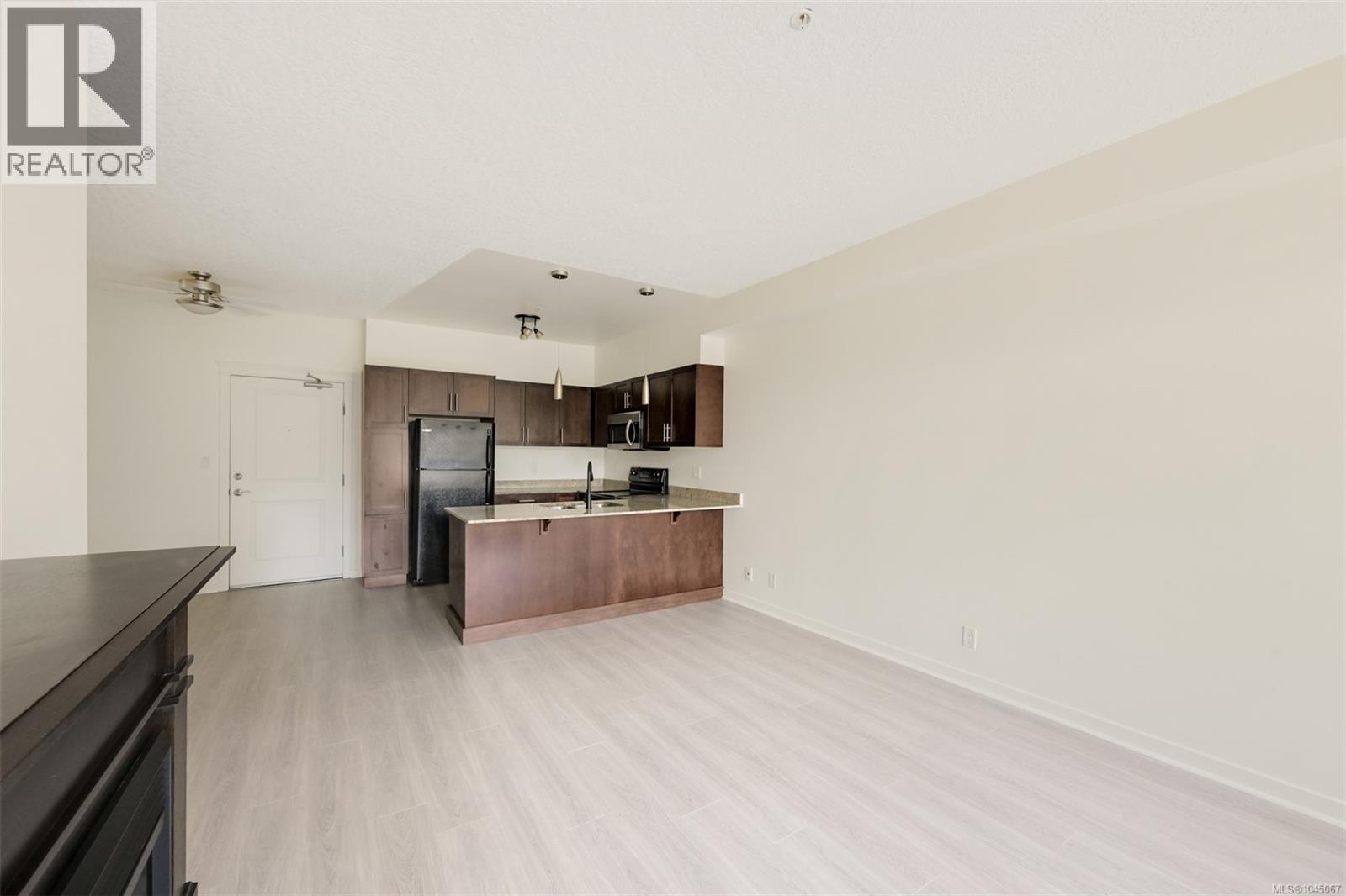 305 2220 Sooke Rd