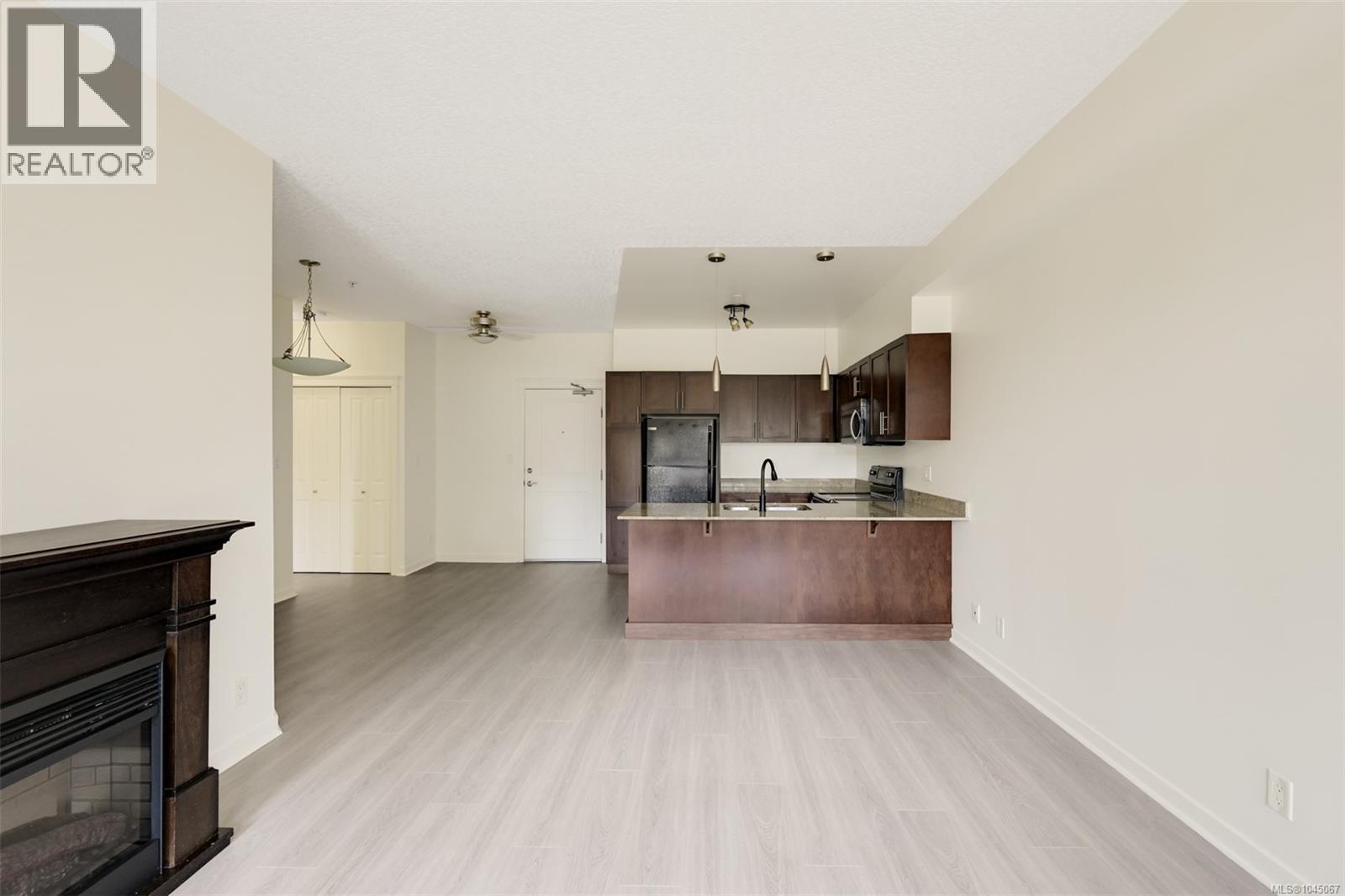 305 2220 Sooke Rd