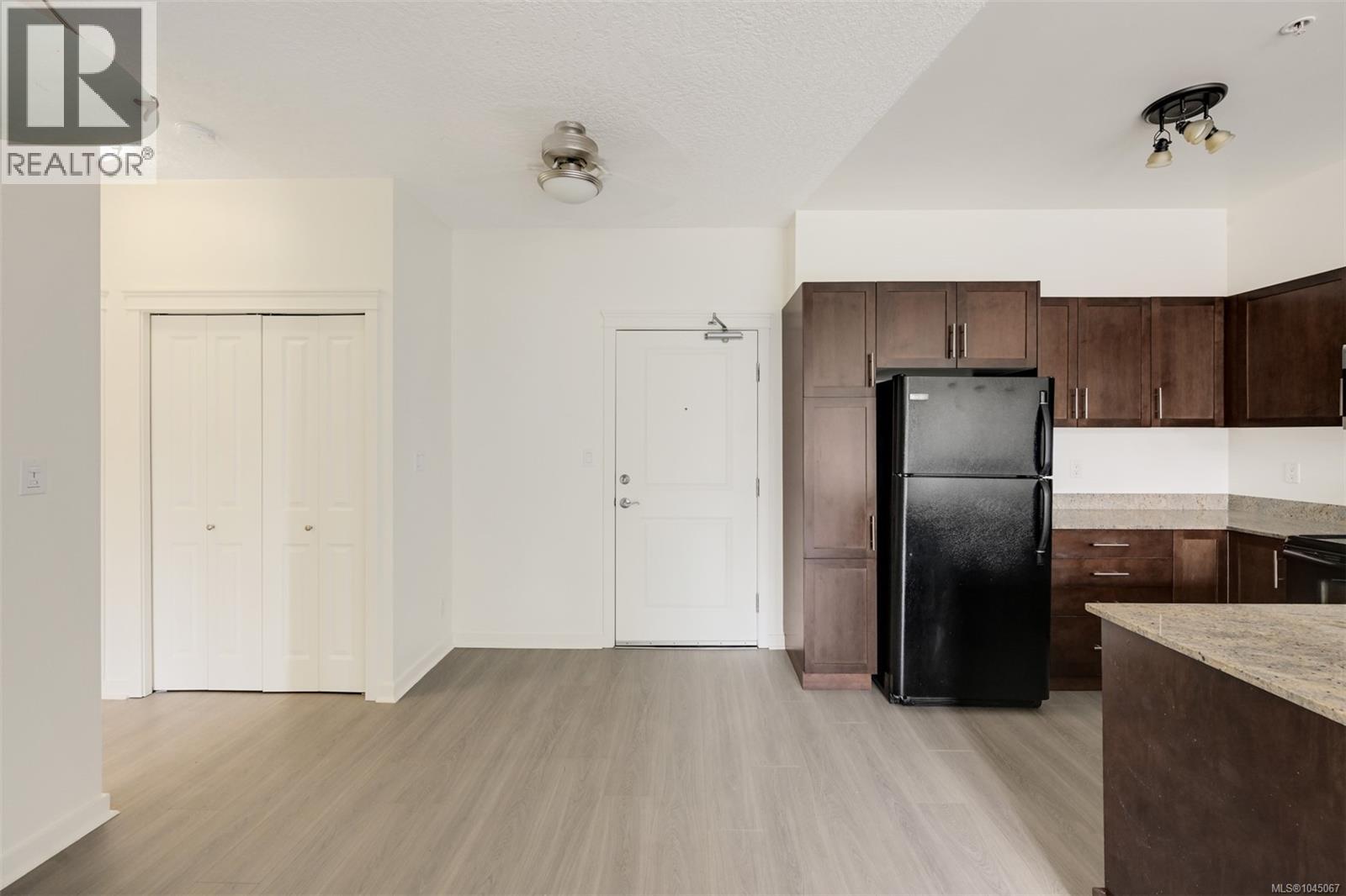 305 2220 Sooke Rd