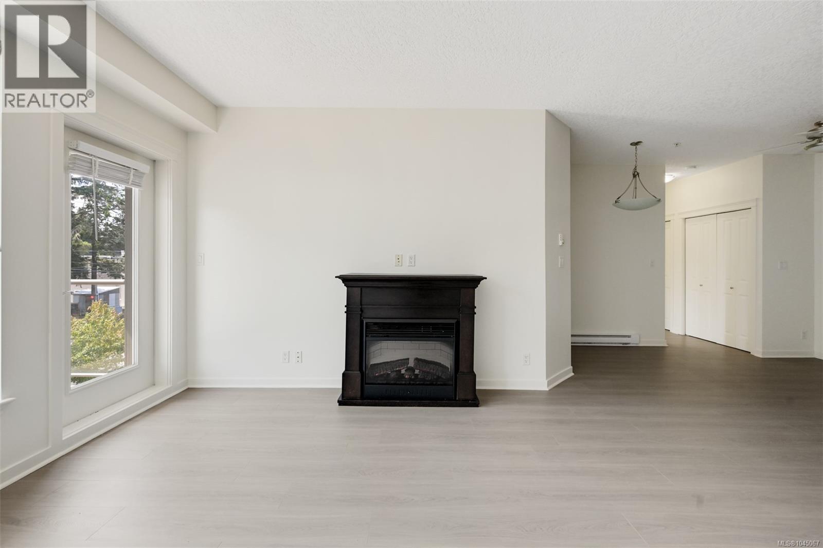 305 2220 Sooke Rd