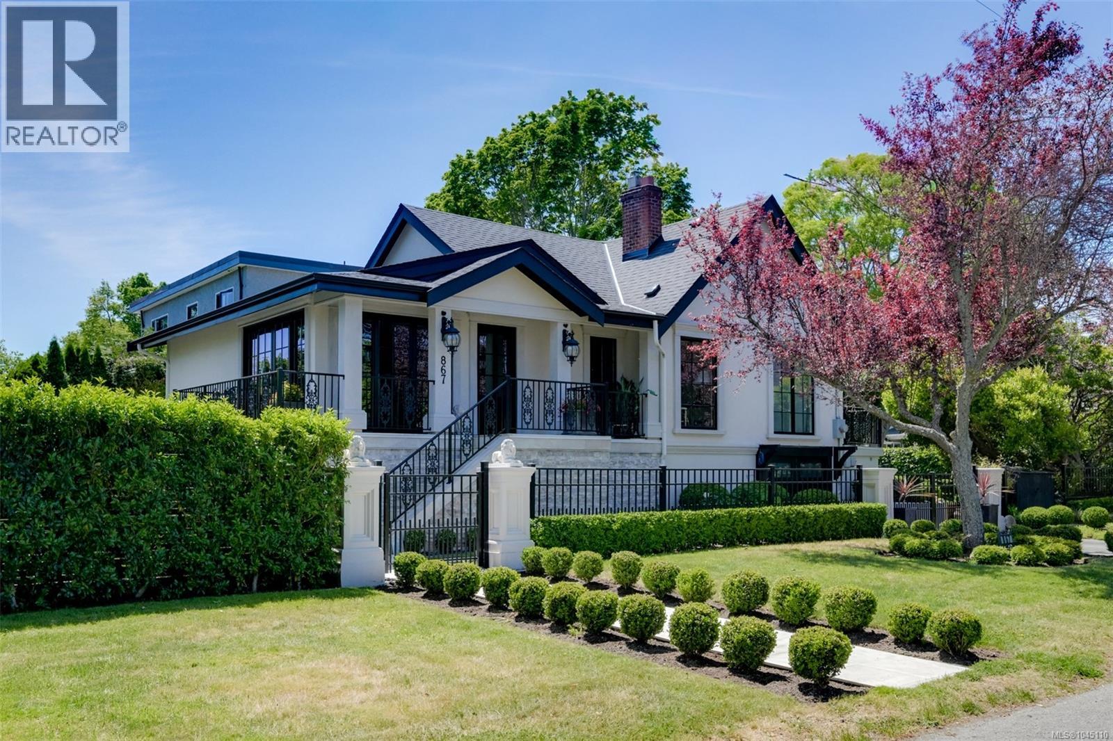 867 Victoria Ave