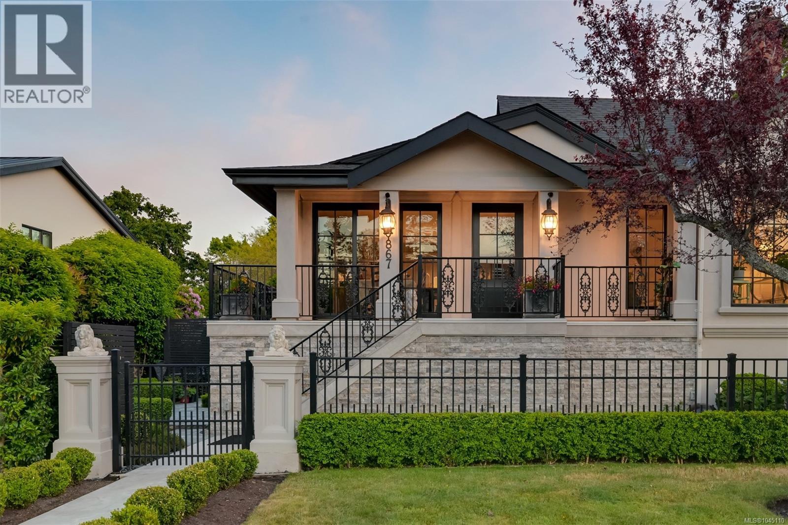 867 Victoria Ave