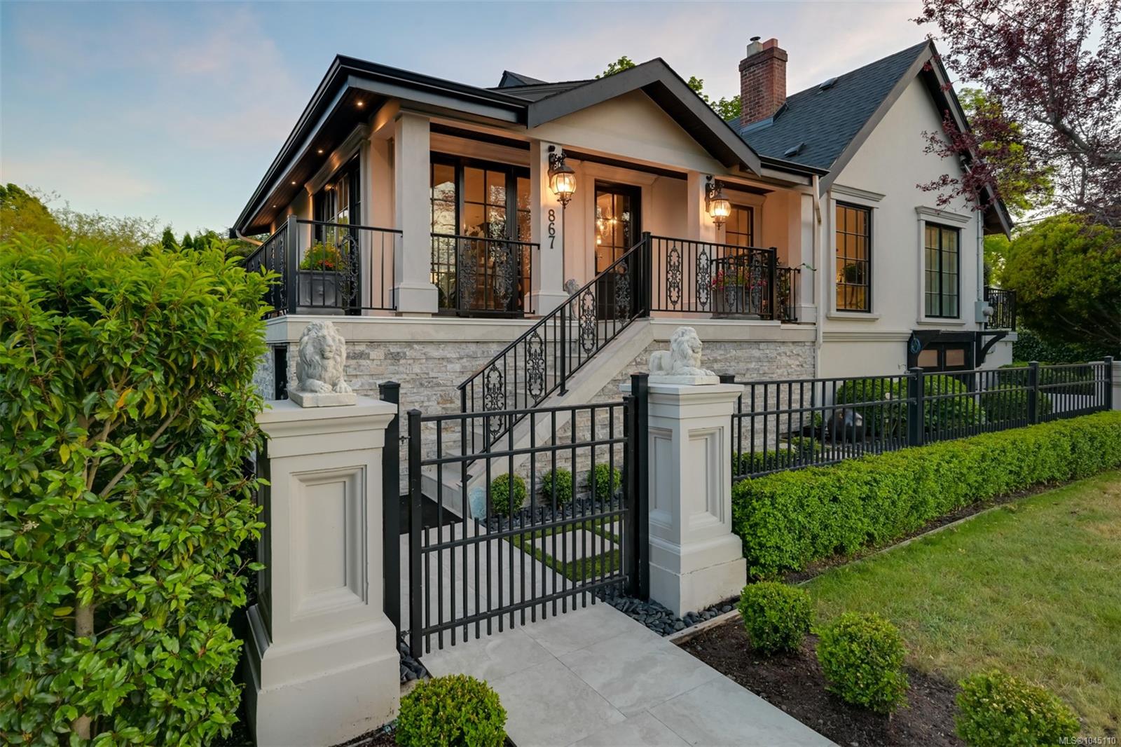 867 Victoria Ave