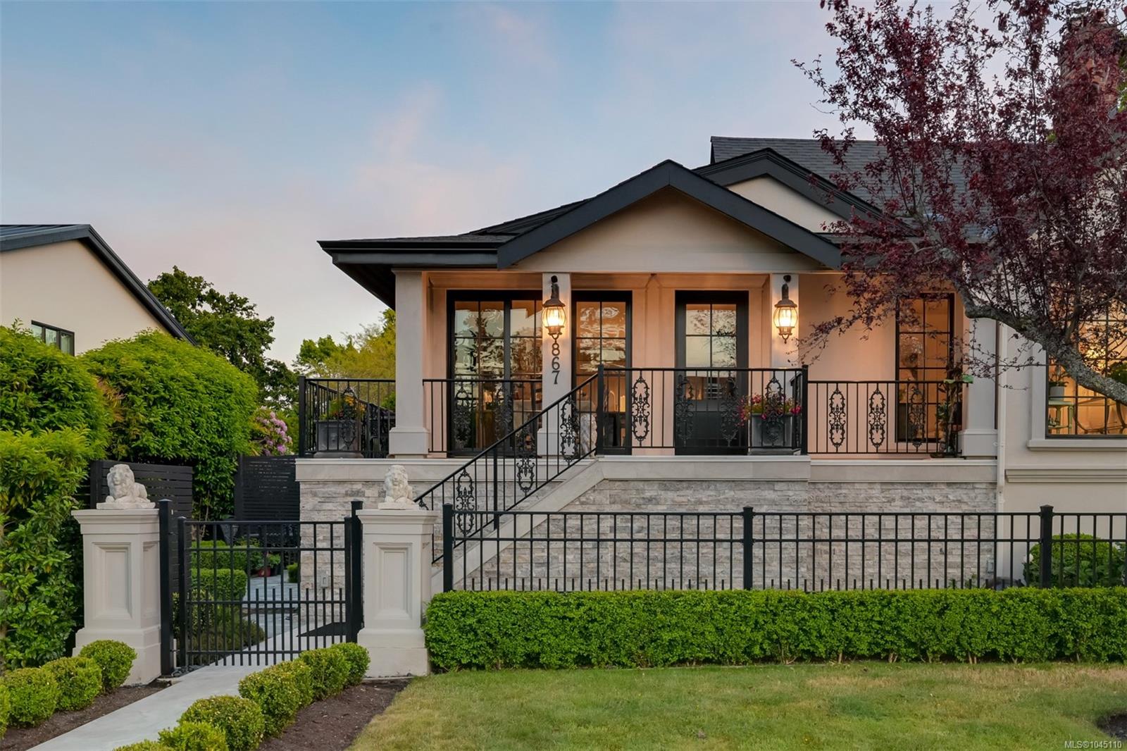 867 Victoria Ave
