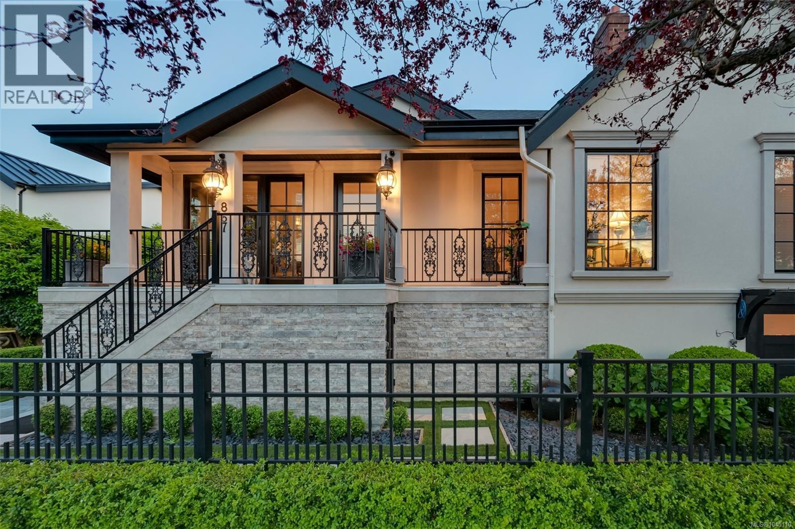 867 Victoria Ave