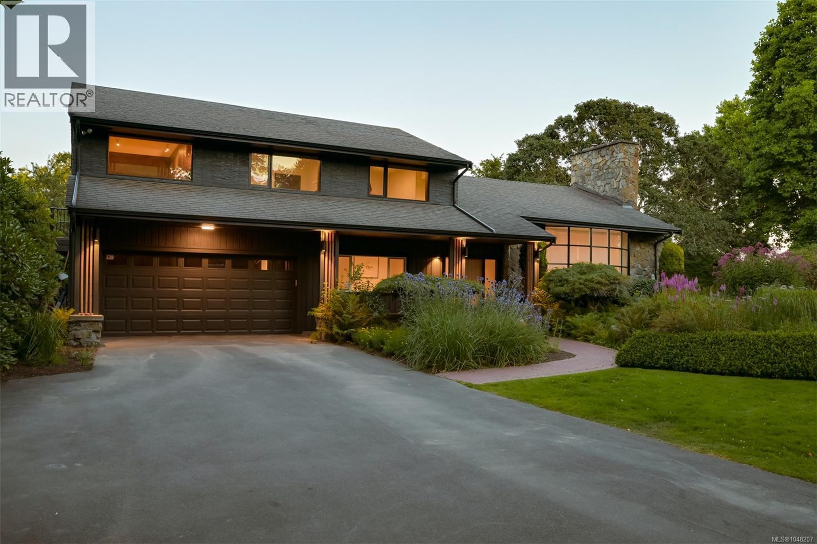 3055 Beach Dr