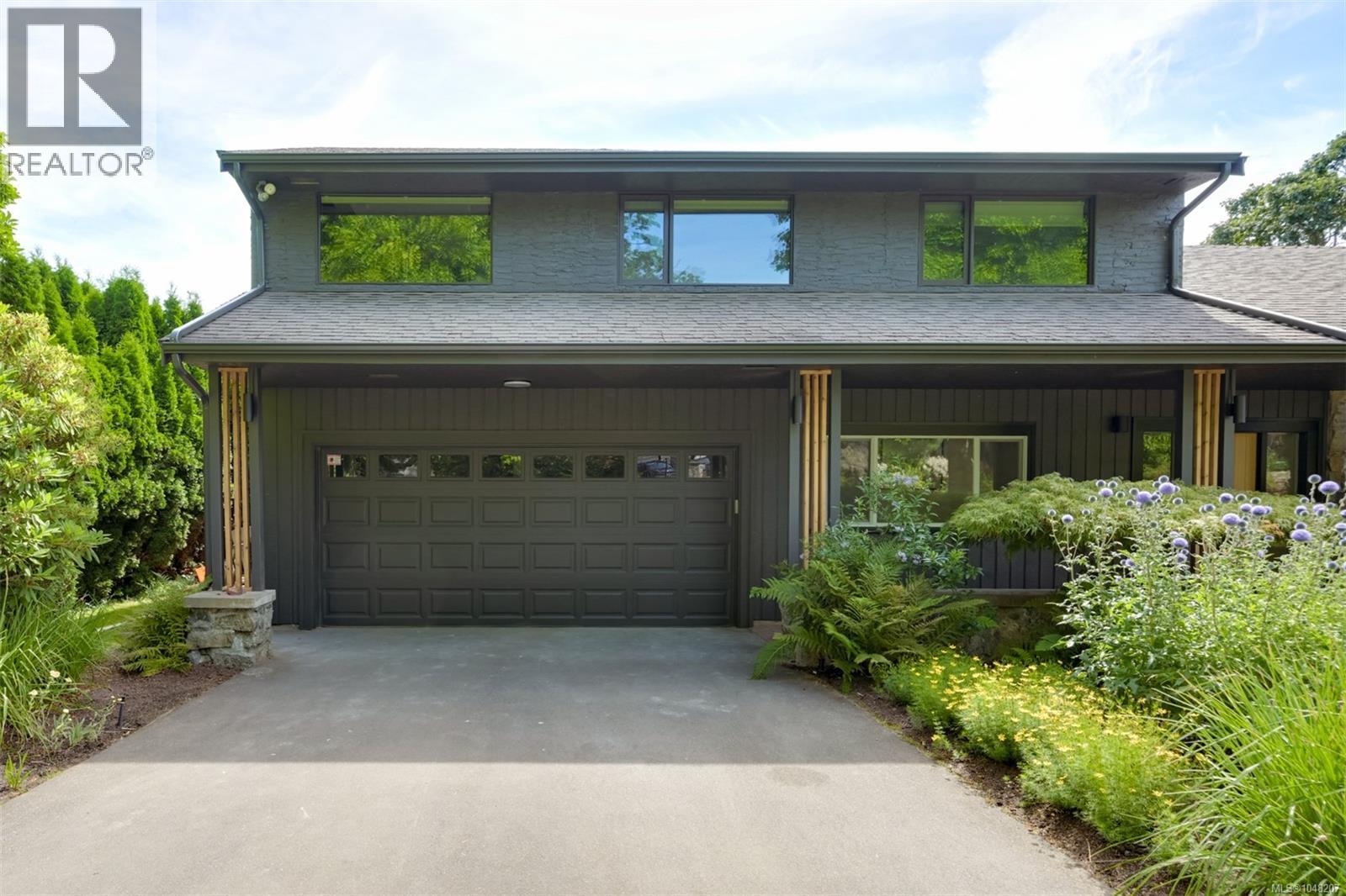3055 Beach Dr