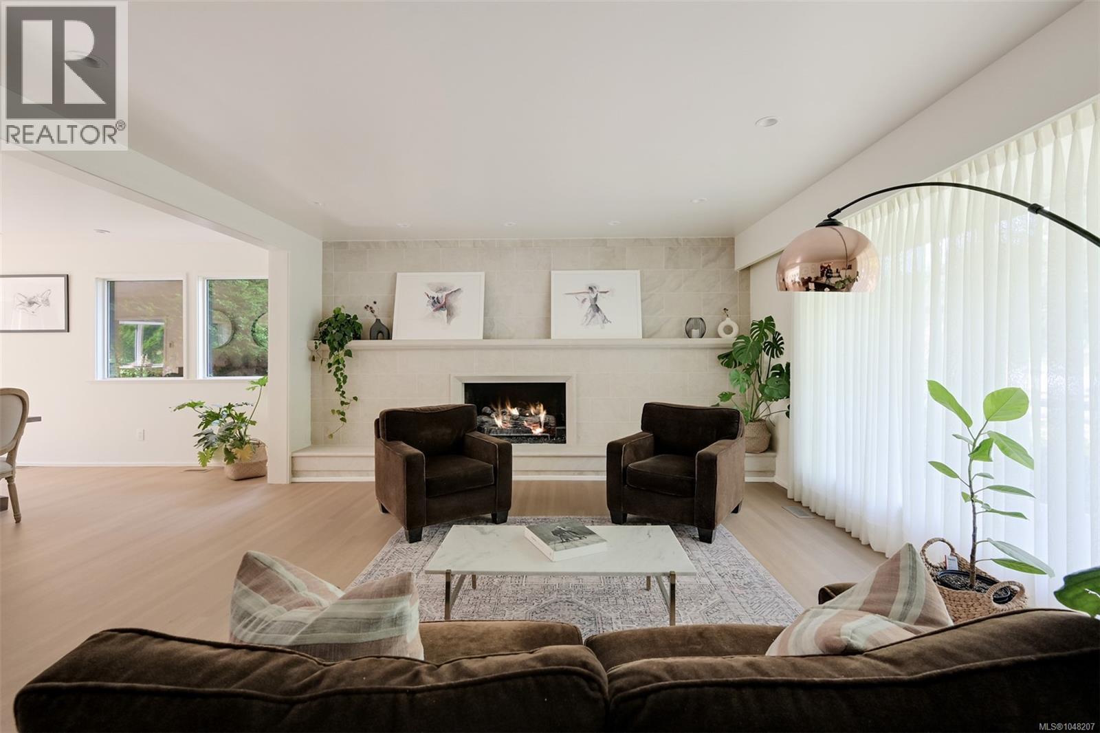 3055 Beach Dr