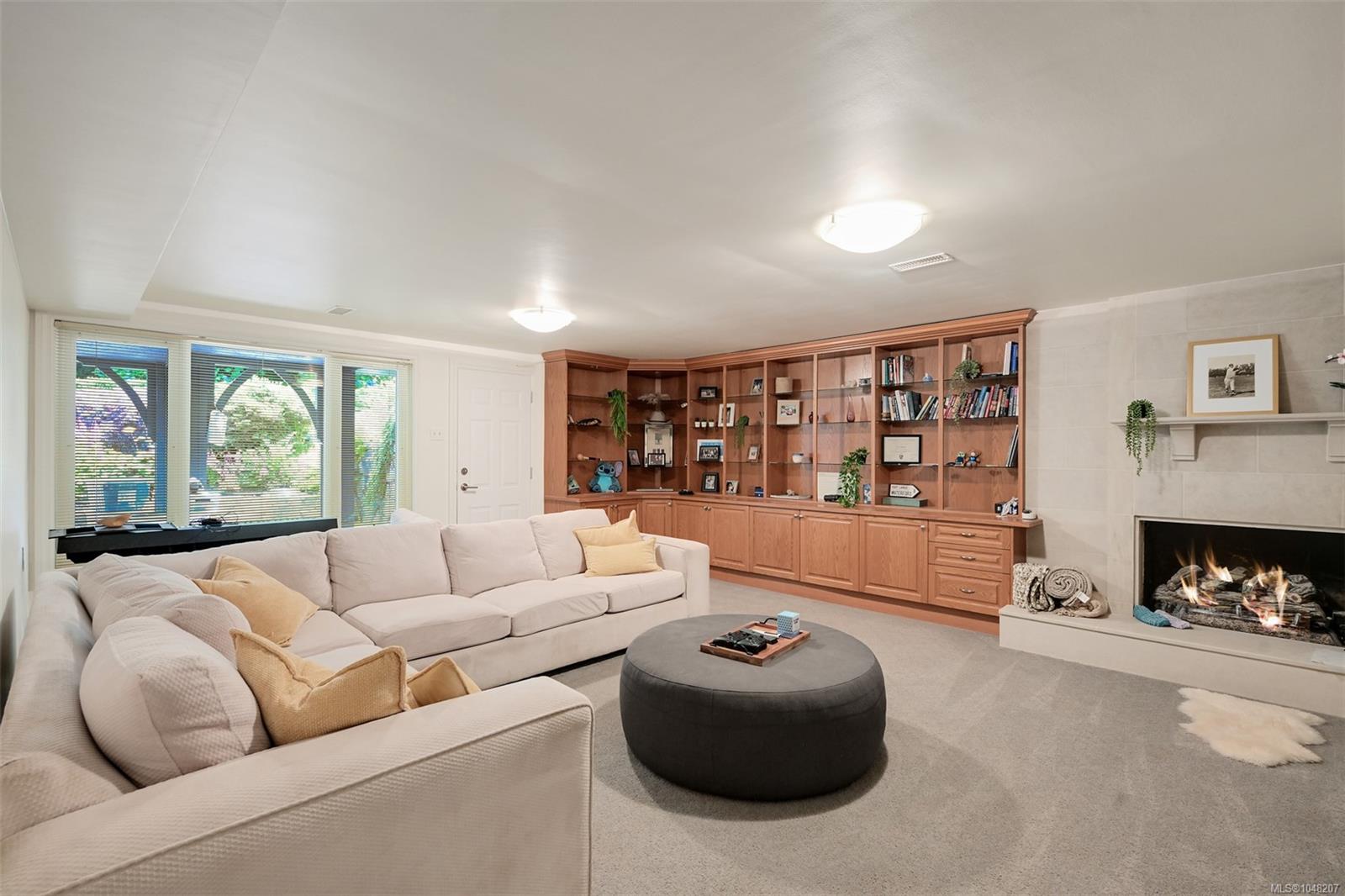 3055 Beach Dr